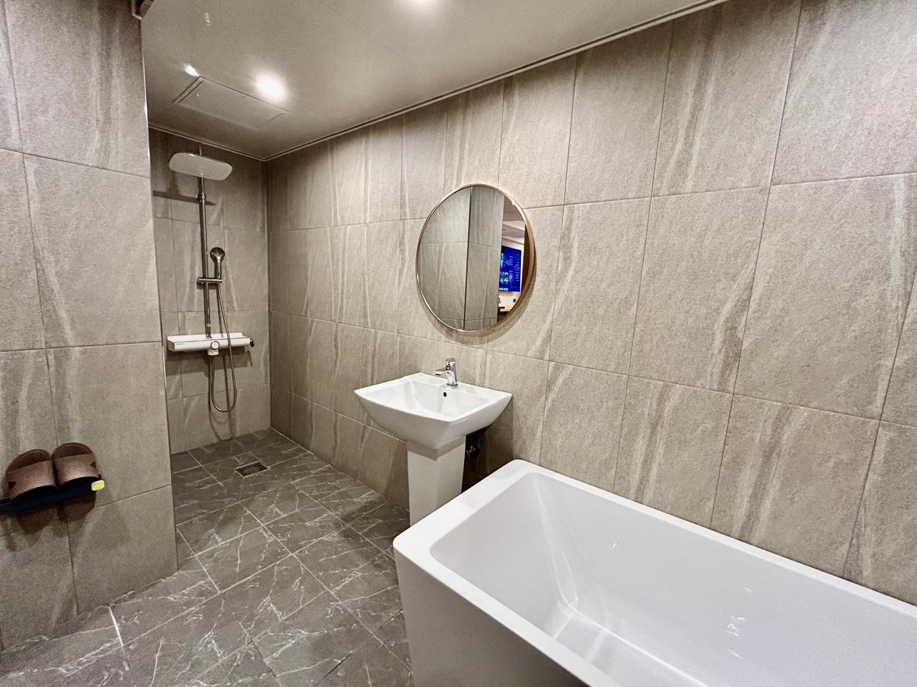 Suite A - Photo 9