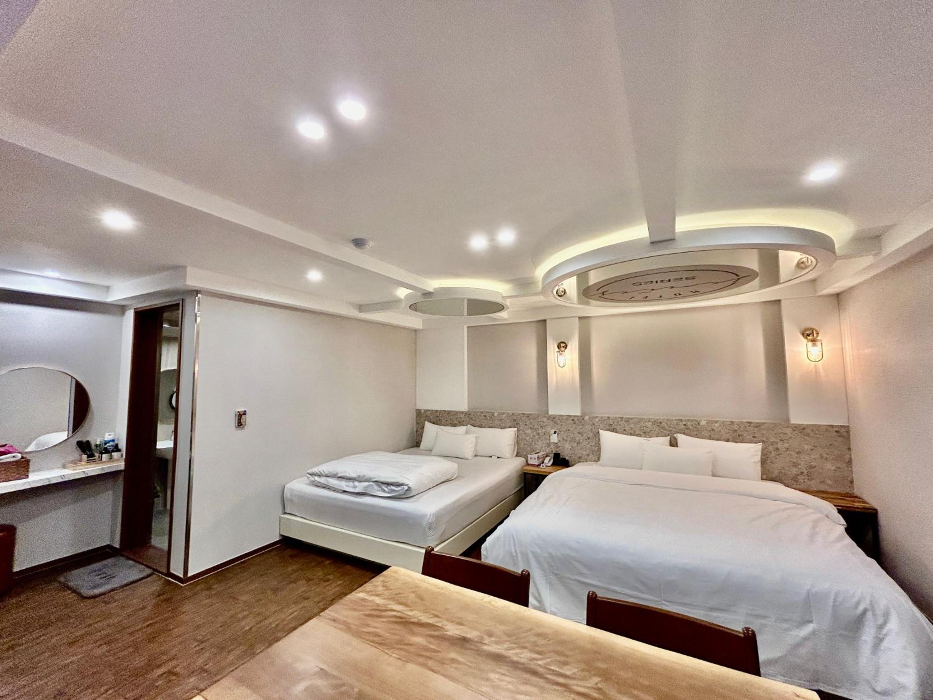 Suite A - Photo 1