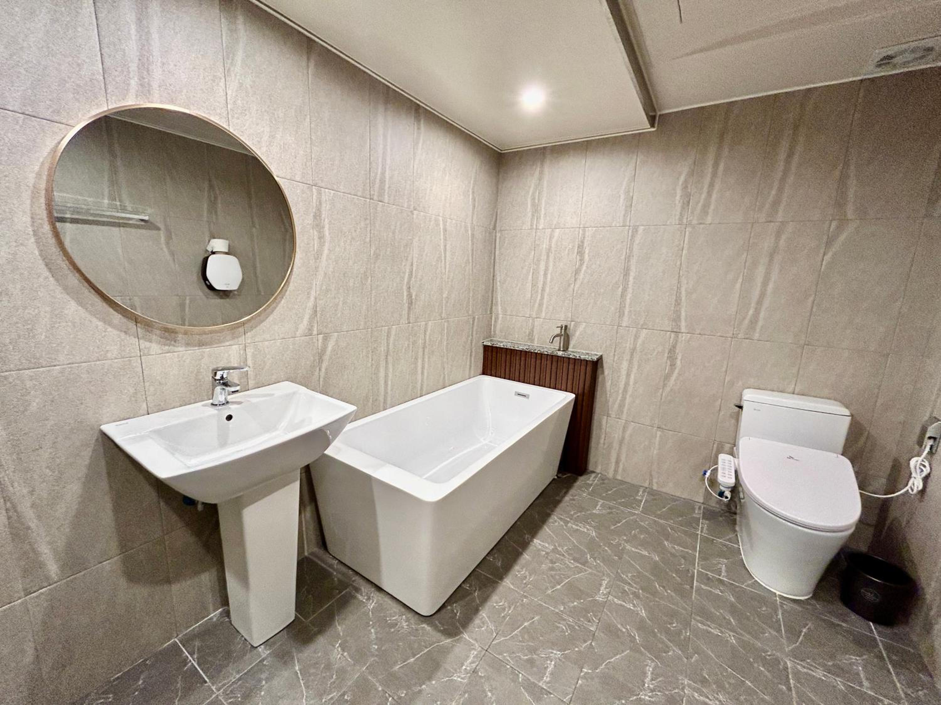 Suite A - Photo 6