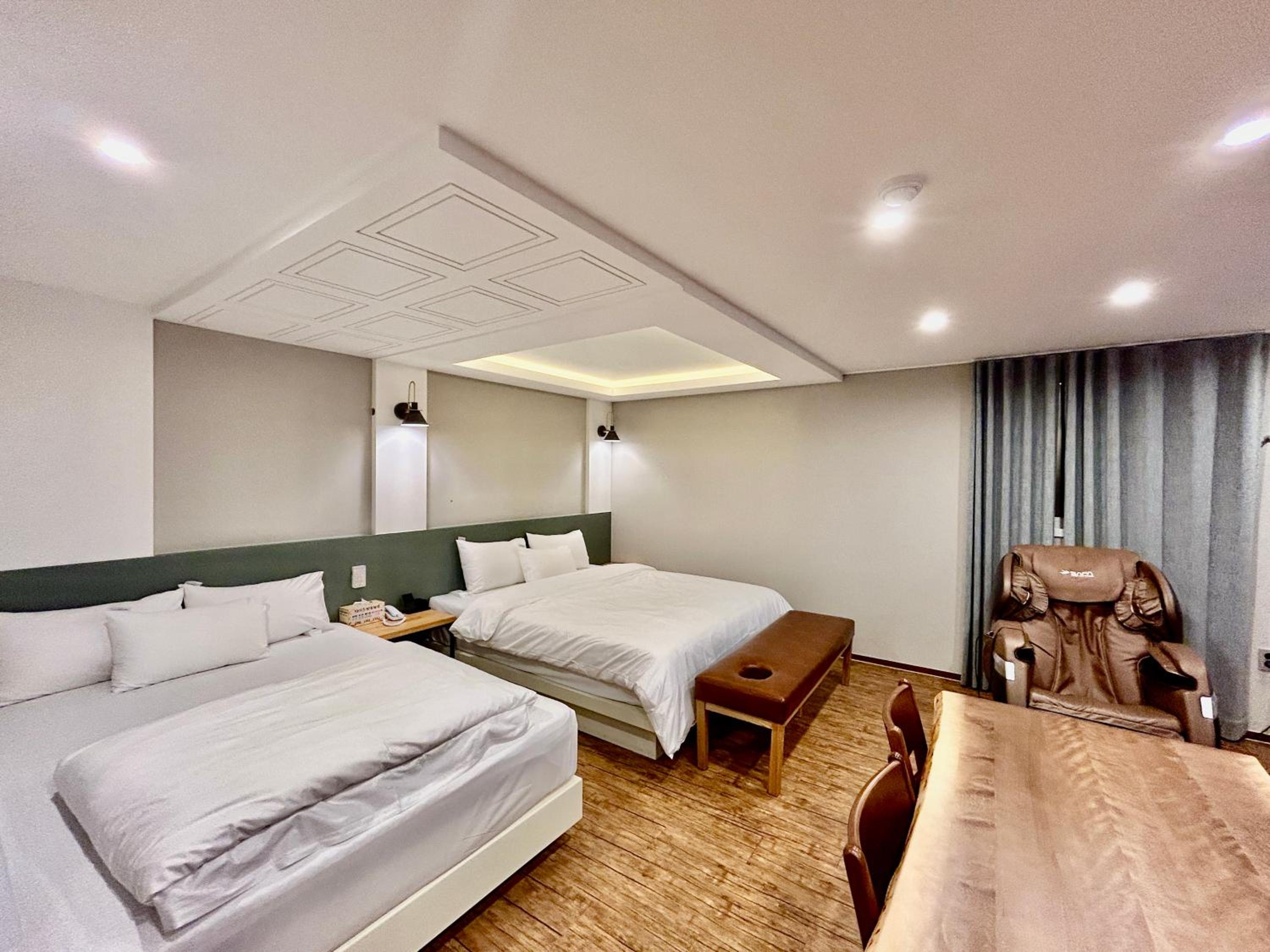 Suite C - Photo 9