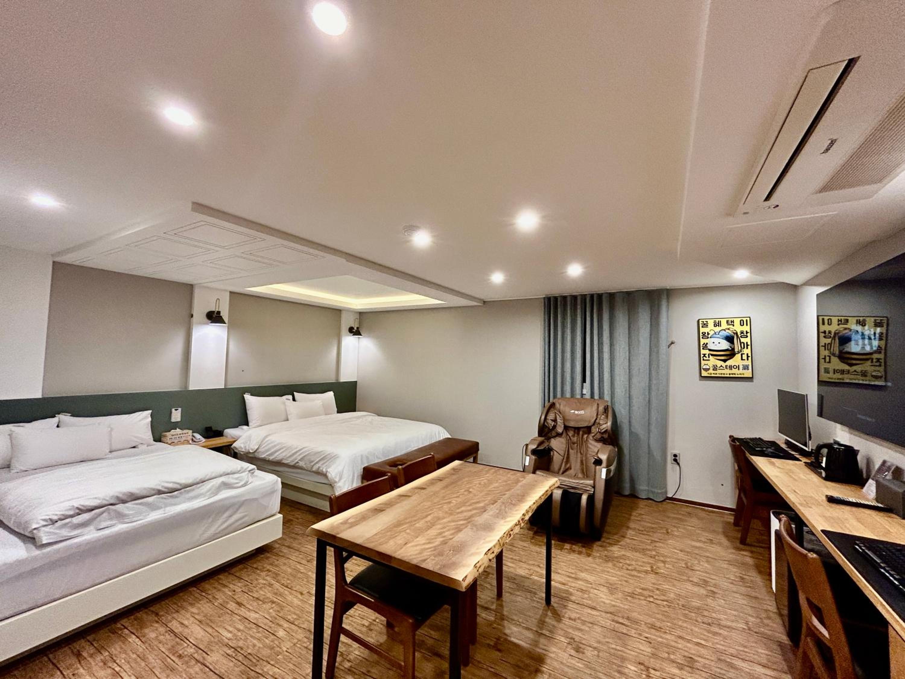 Suite C - Photo 3