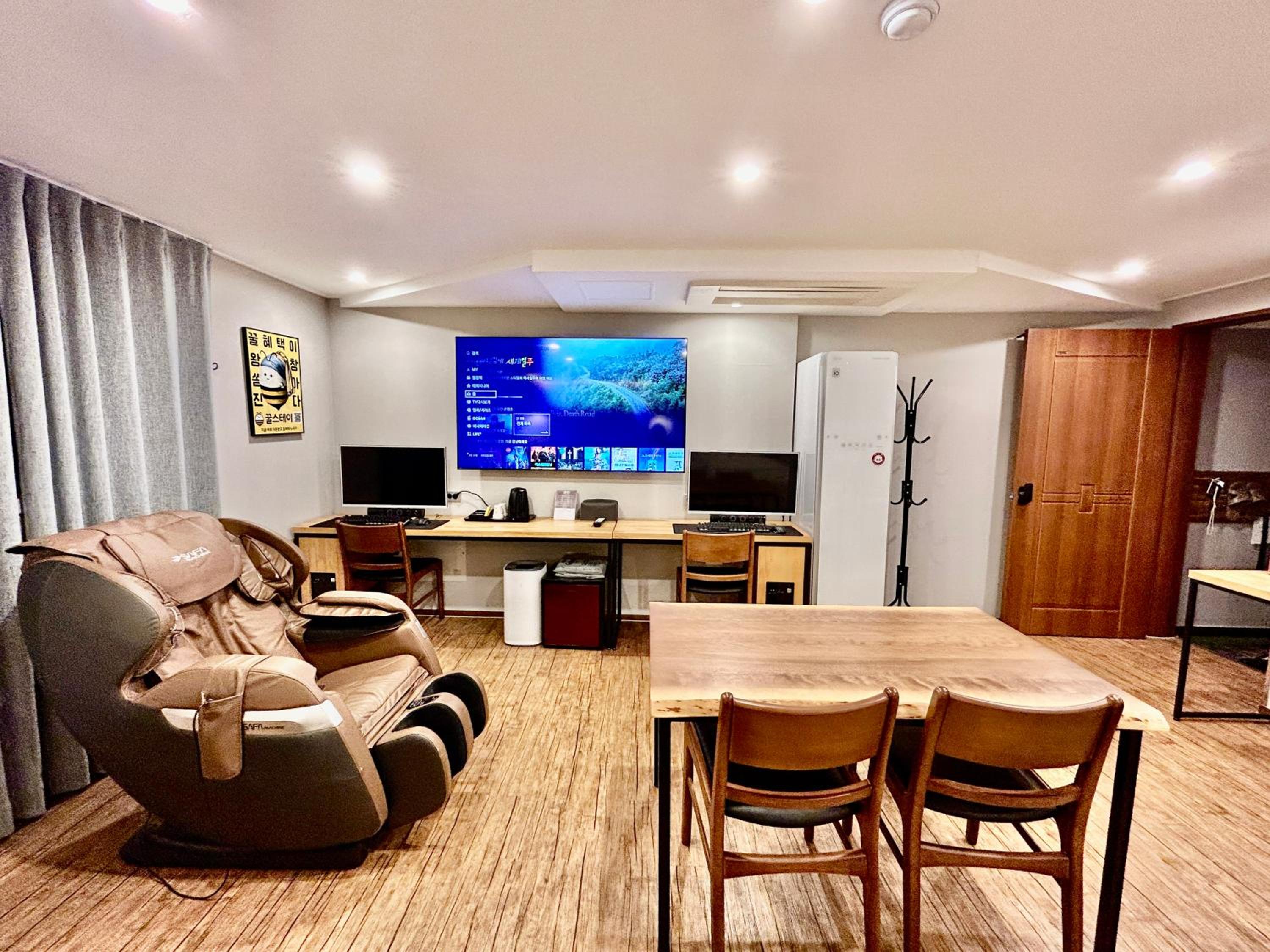 Suite C - Photo 1