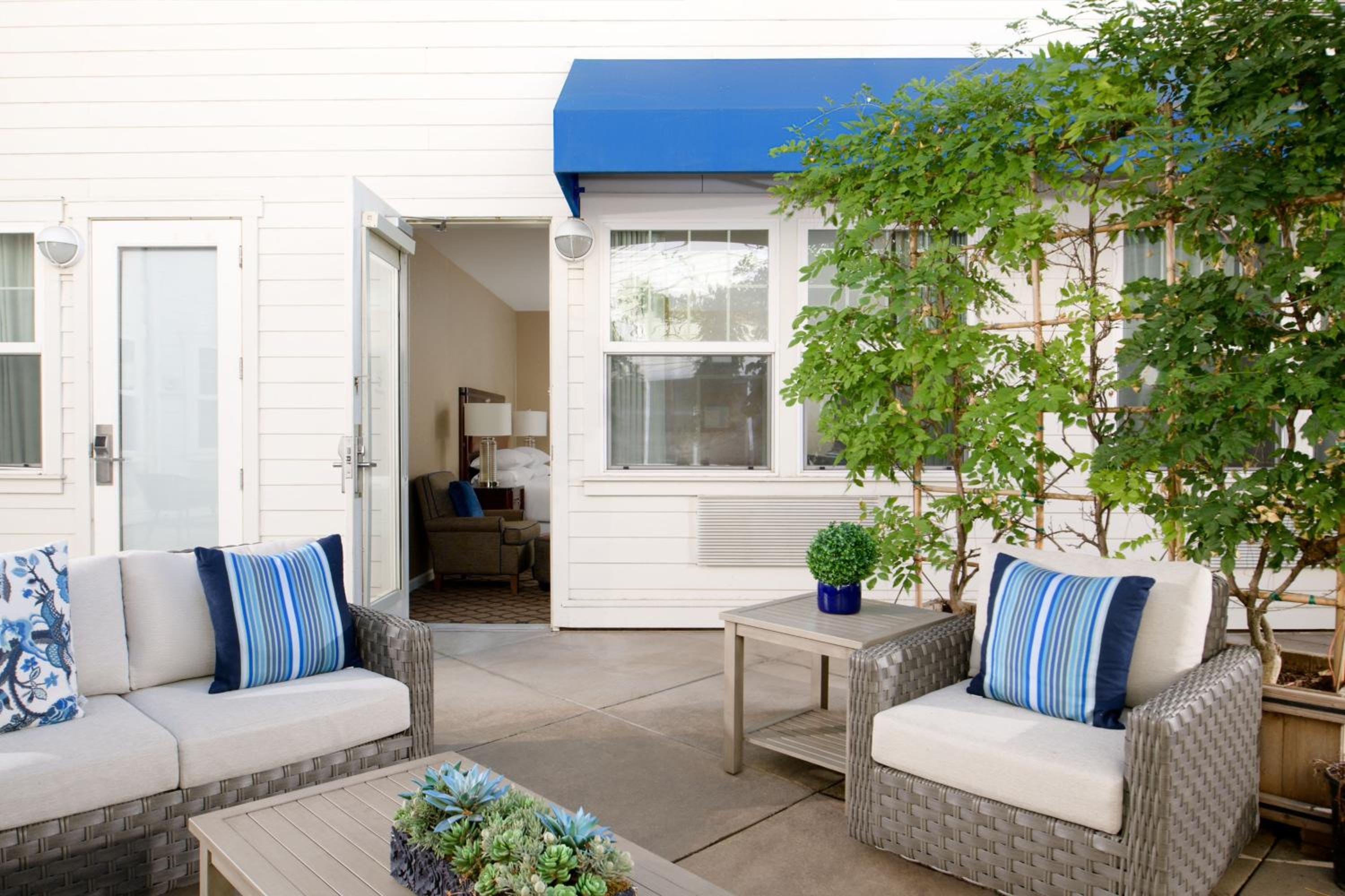 King Room with Garden View - Photo 7