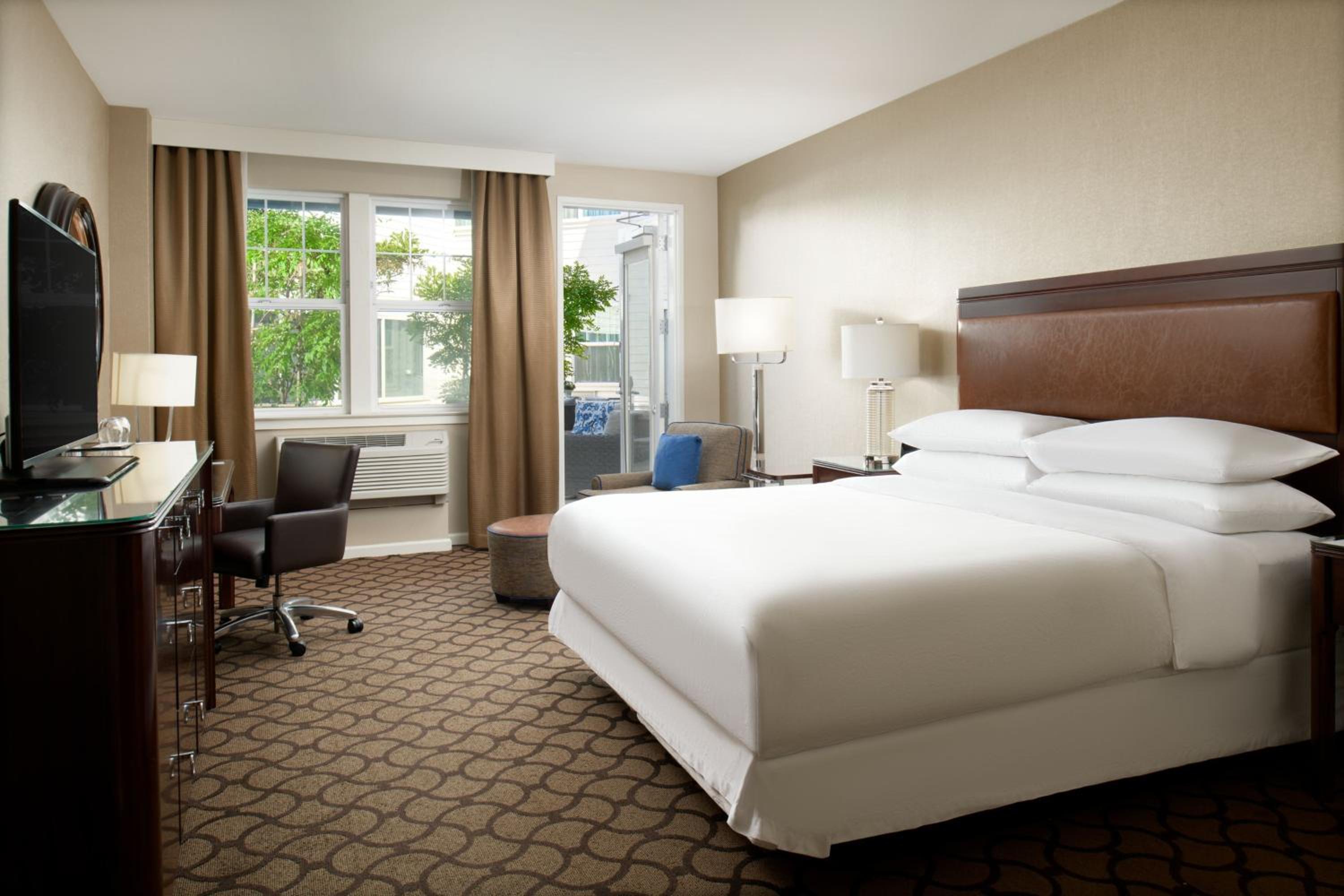 King Room with Garden View - Photo 5