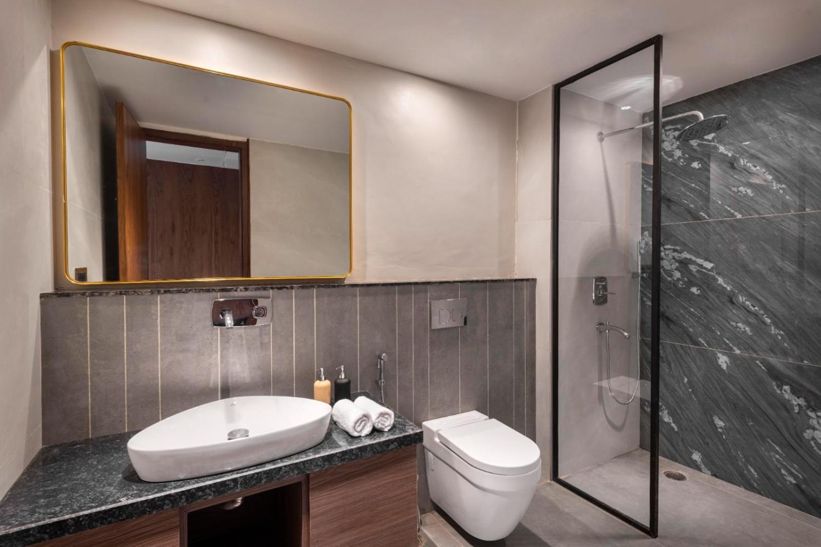 Deluxe Double Room (2 Adults + 1 Child) photo 2