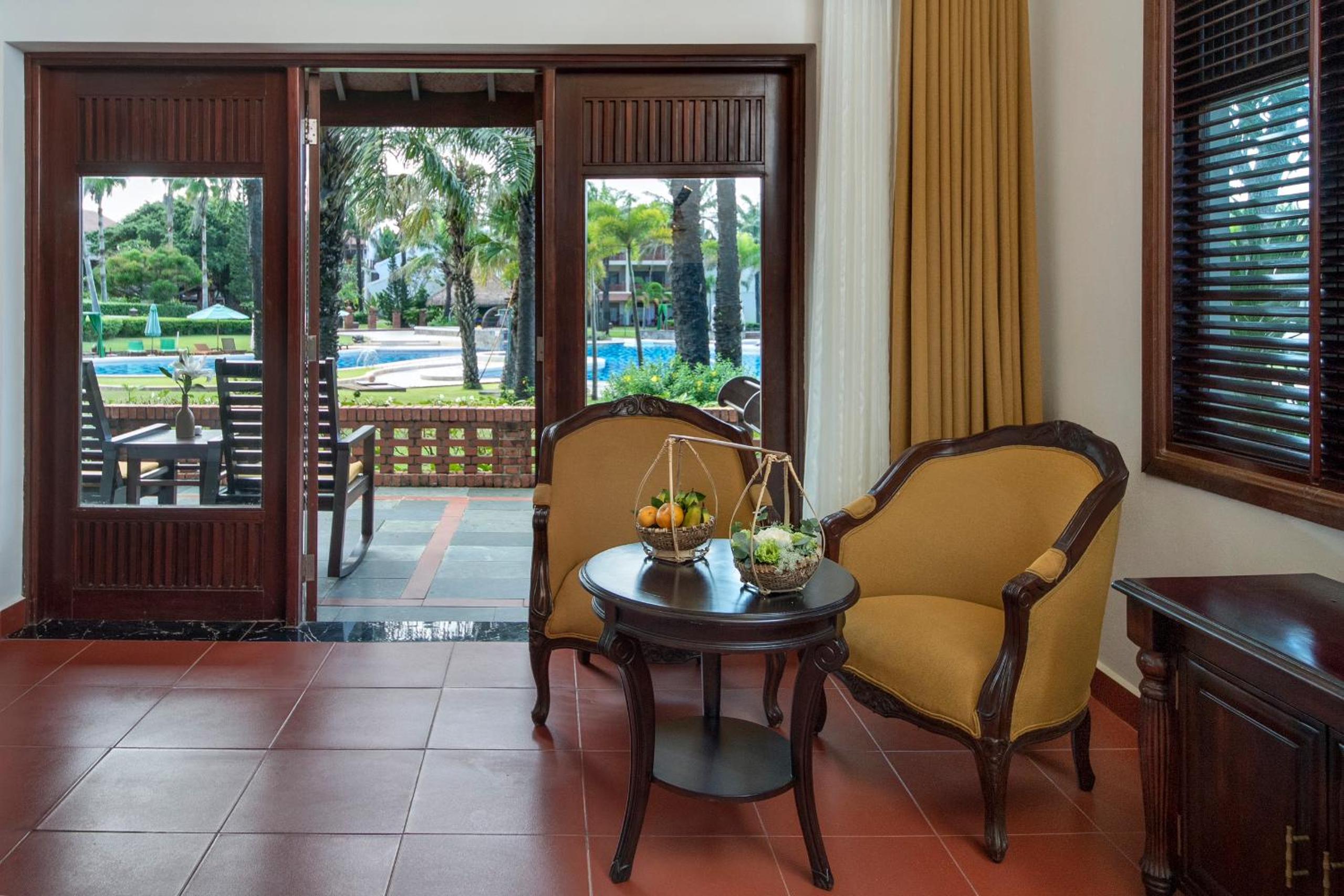 Bungalow with Garden View - Photo 9