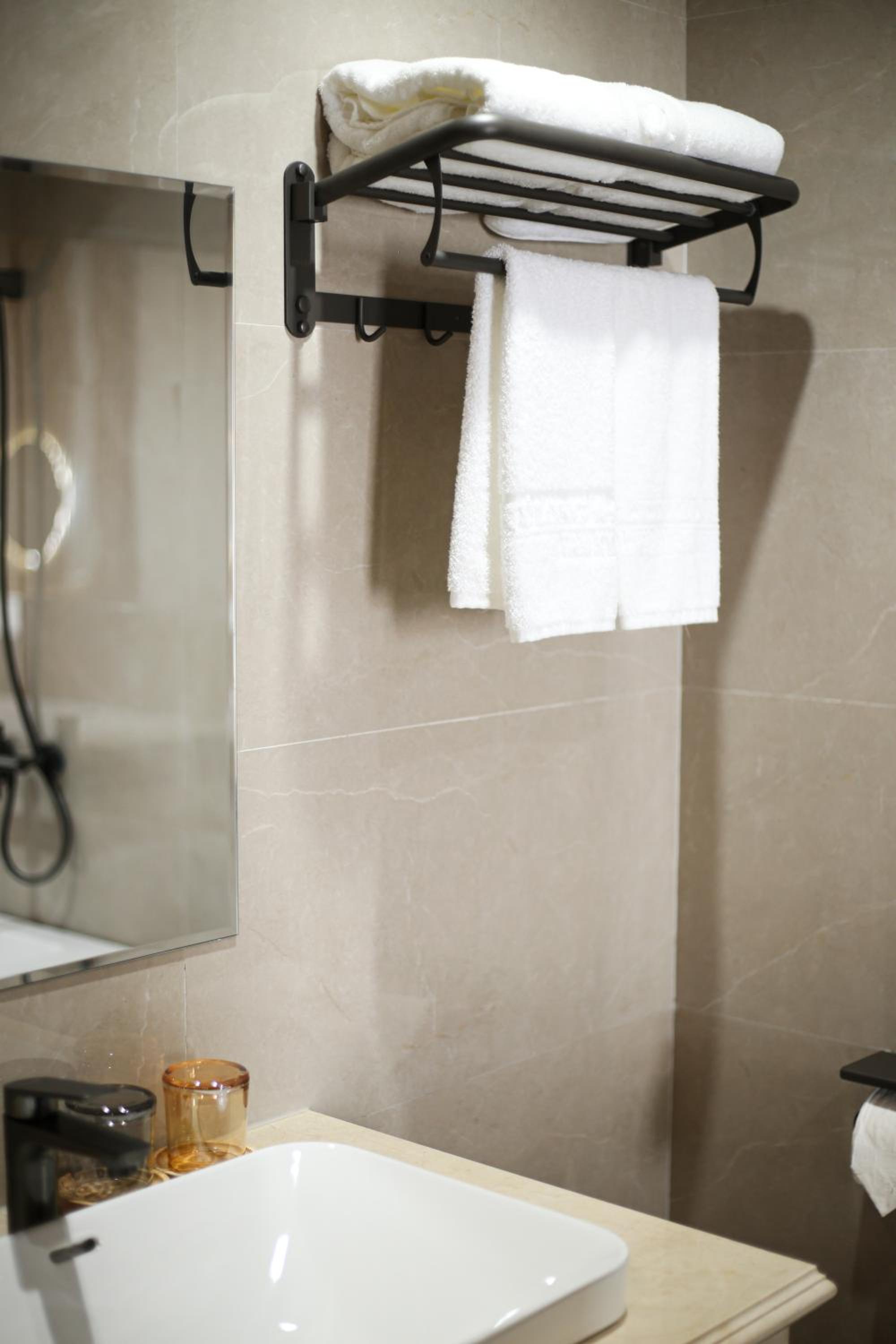 King Suite - Photo 3