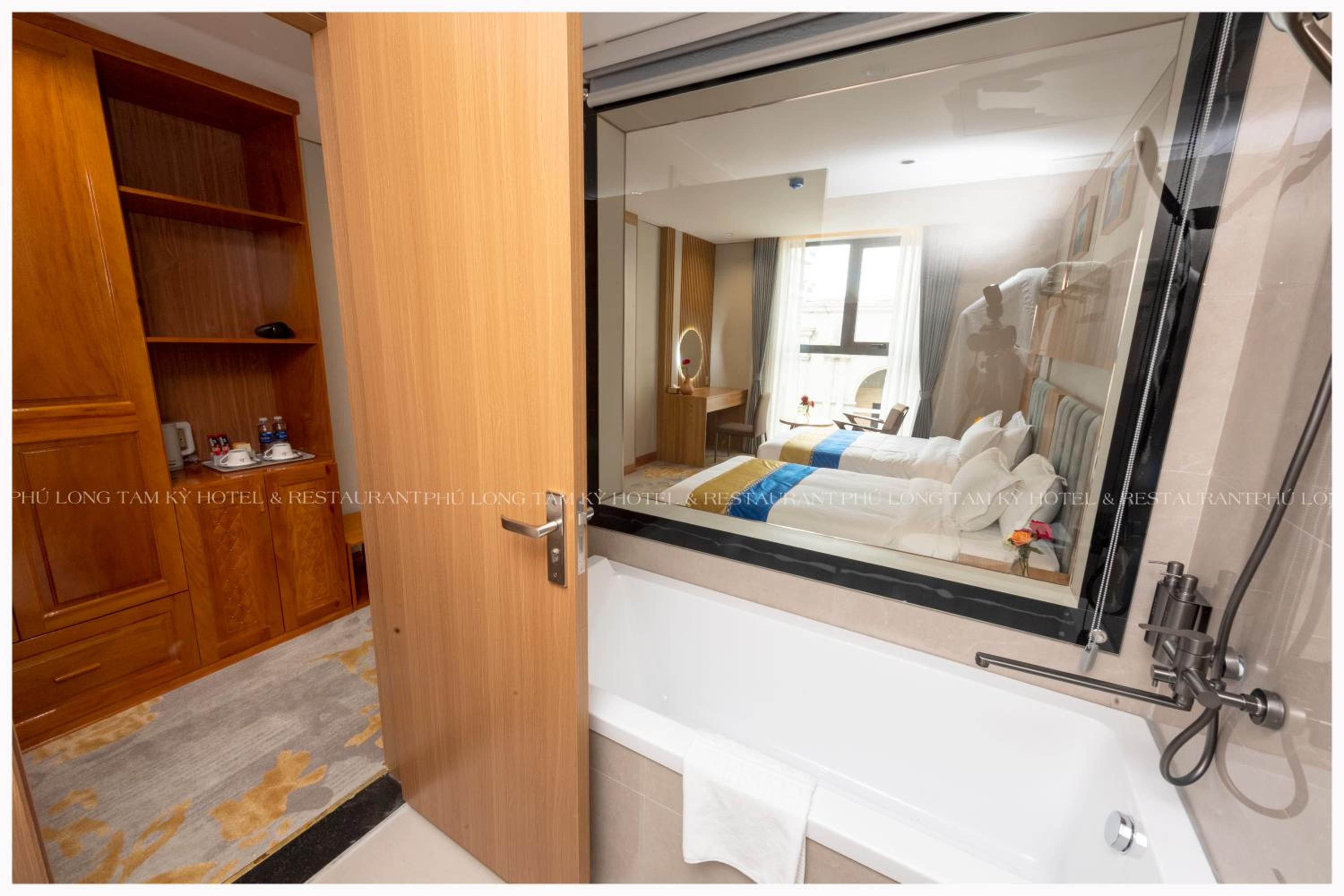 Twin Room with Pool View - Photo 7