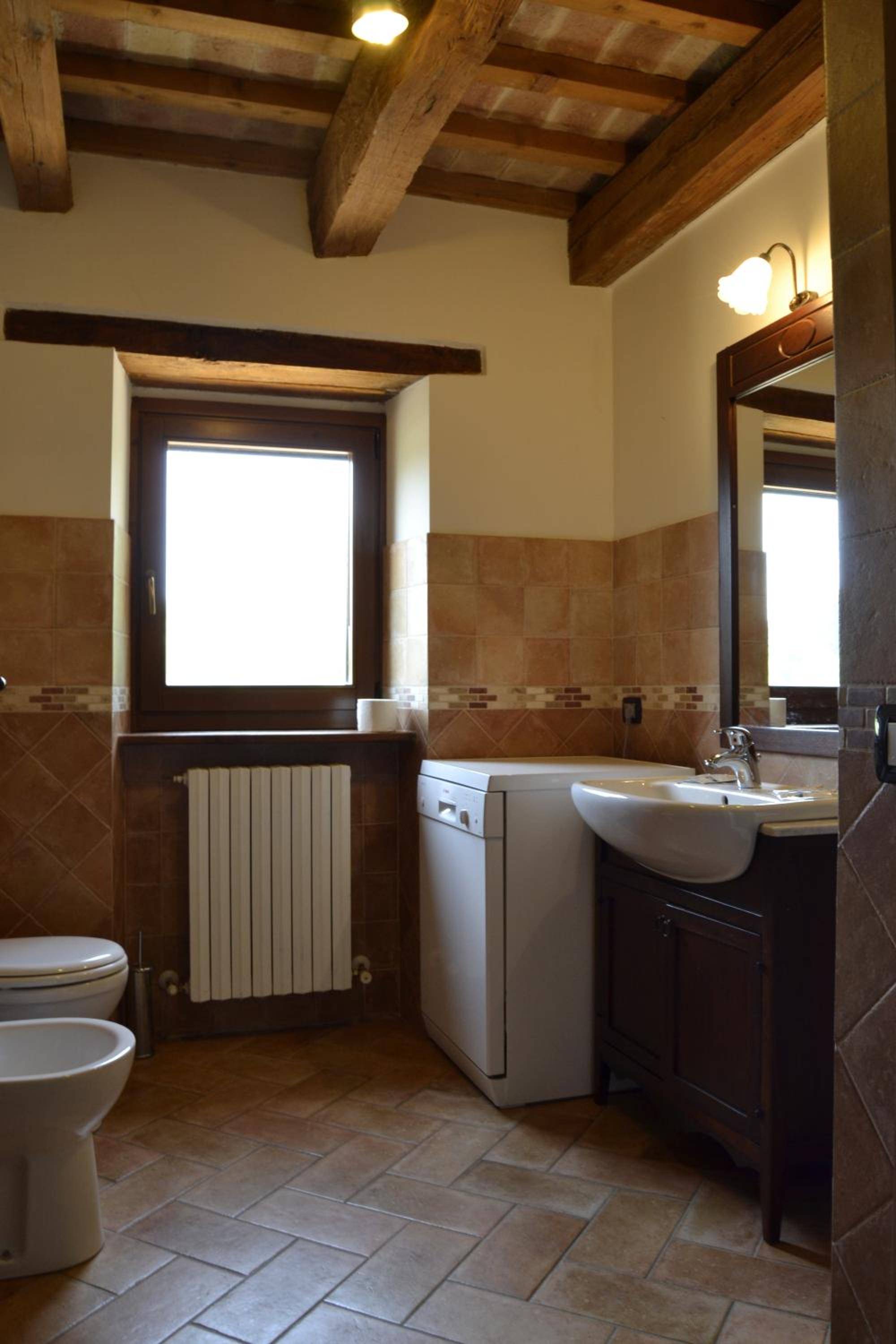 One-Bedroom Apartment - Annex - Photo 4