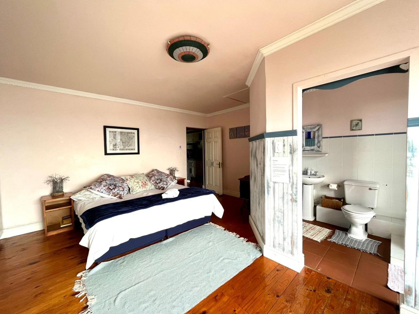 Suite - Photo 1