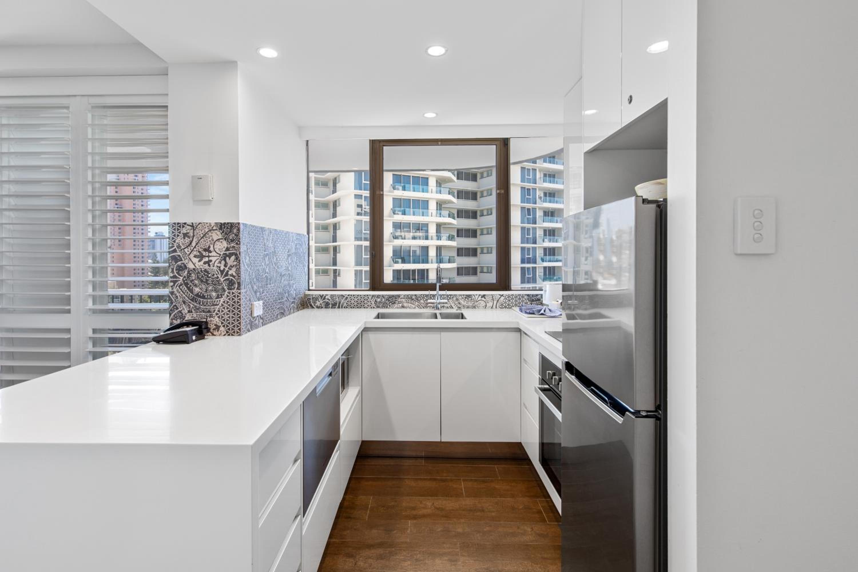 One Superior Bedroom Apartment - Photo 5