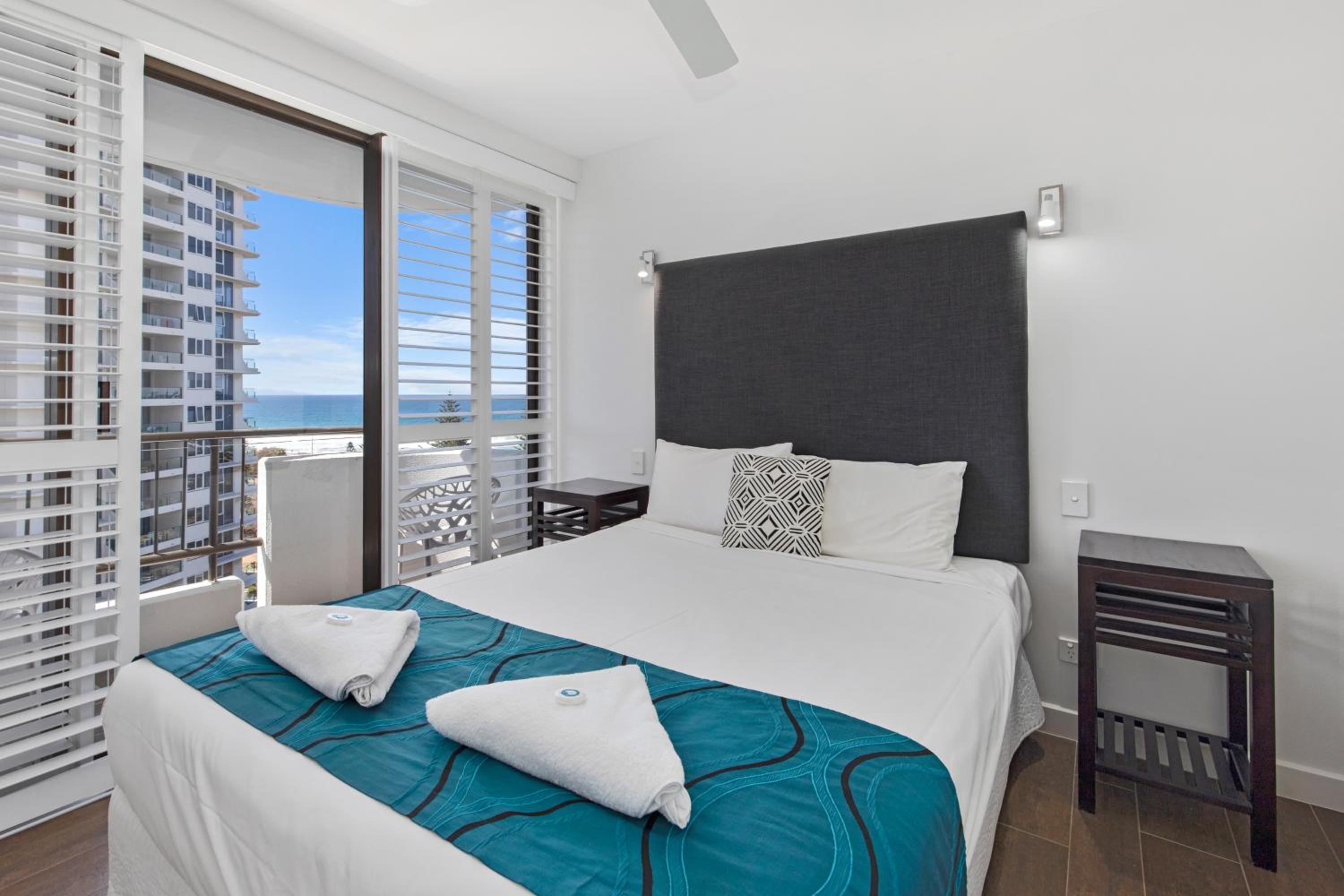 One Superior Bedroom Apartment - Photo 4