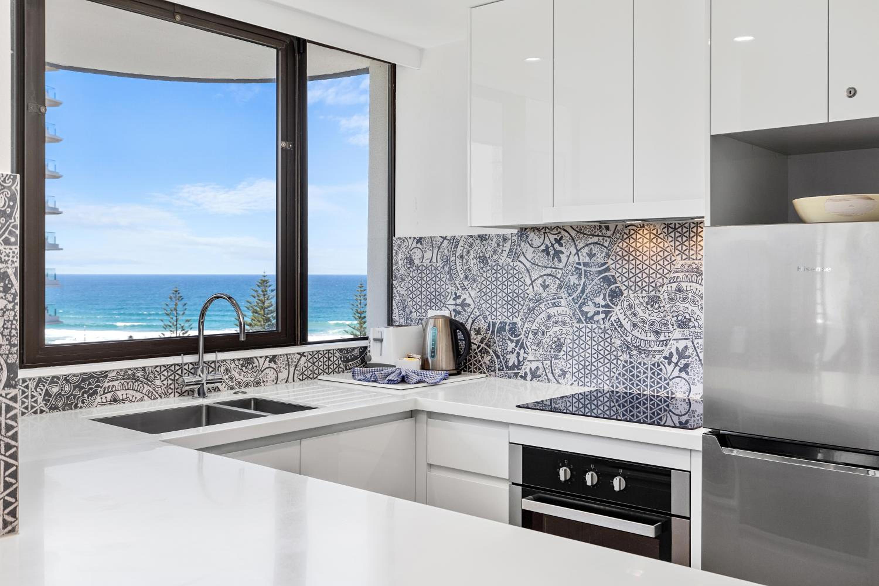 One Superior Bedroom Apartment - Photo 6