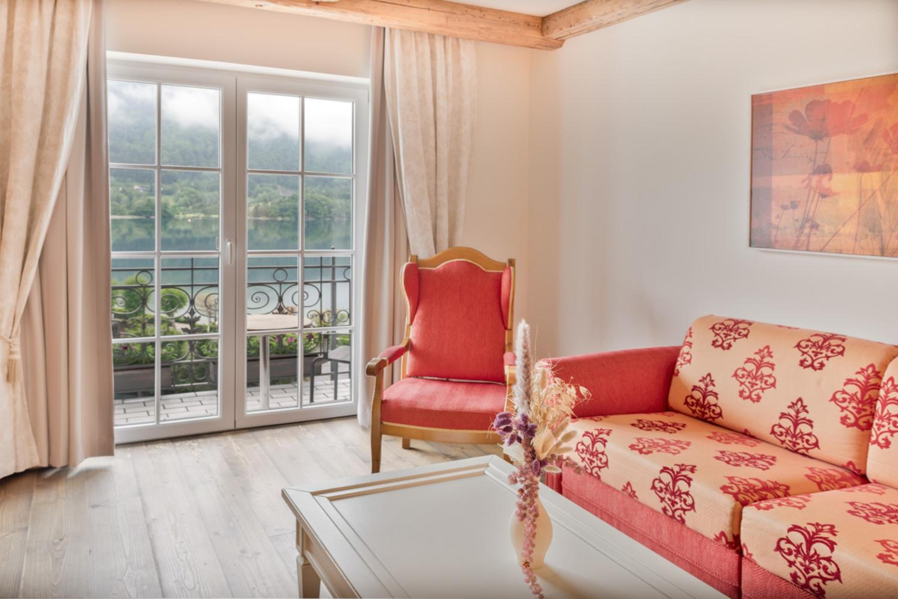 Deluxe Junior Suite - Photo 2