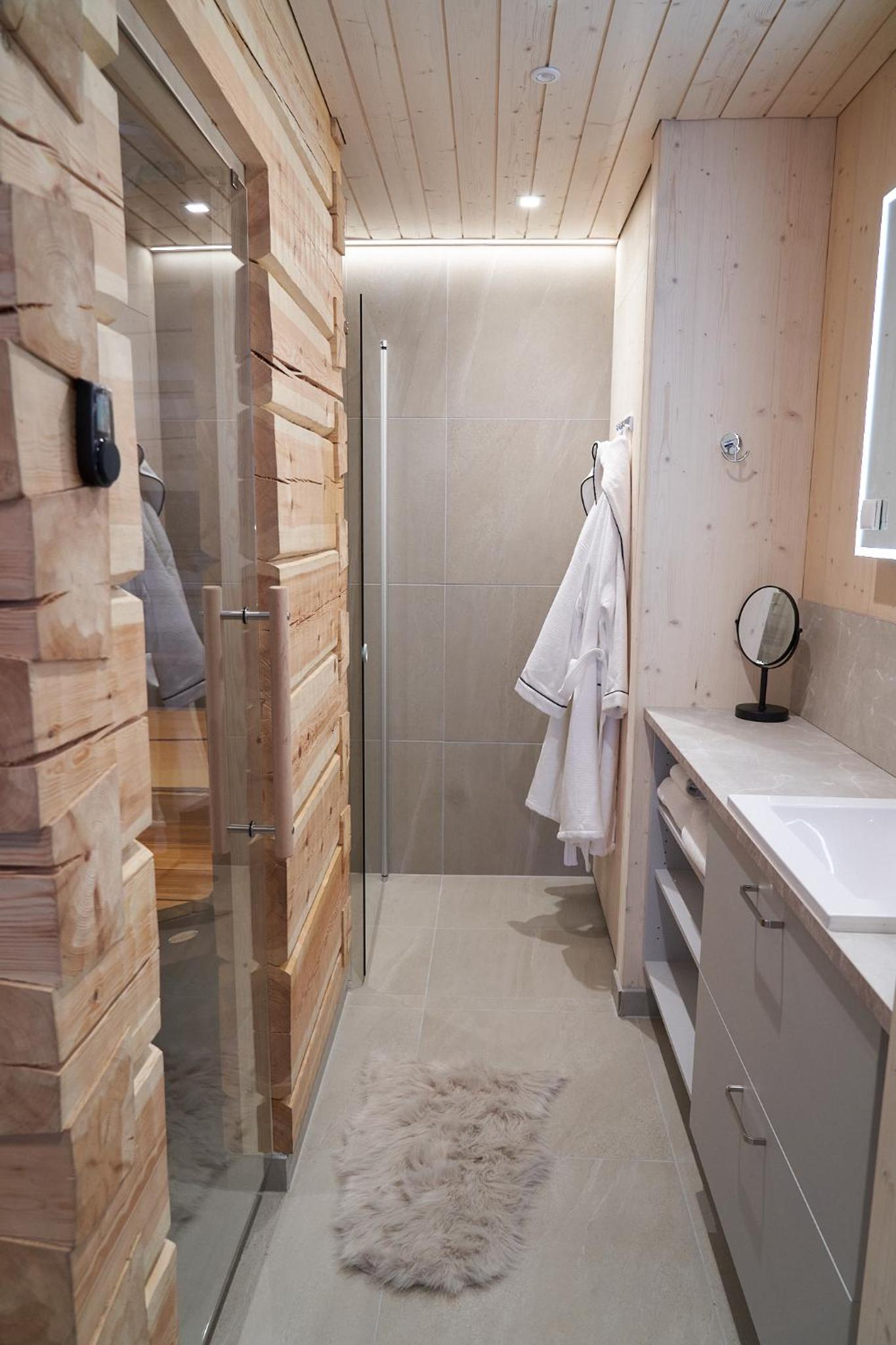 Double Room with Lake View and Sauna - Photo 4