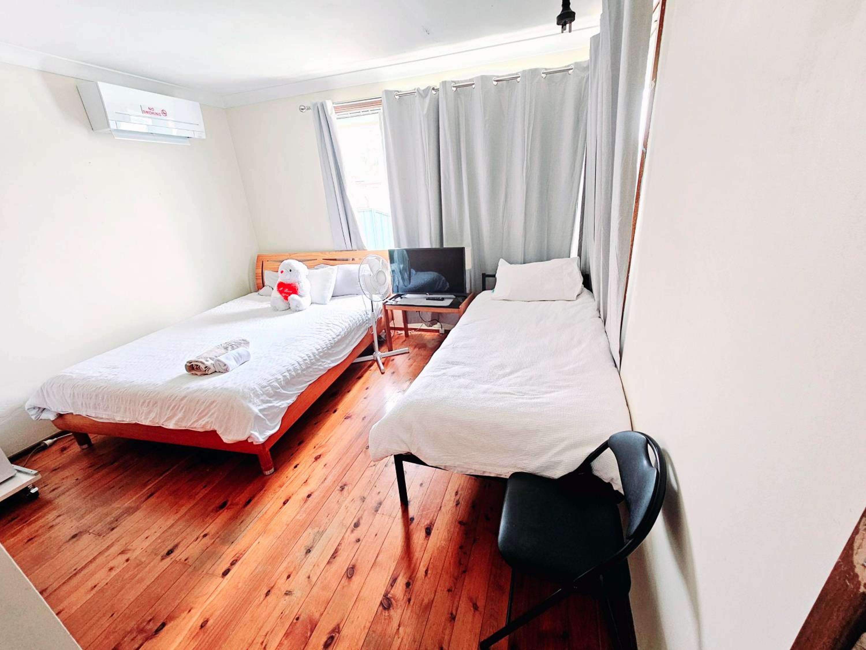 Economy Triple Room with Shared Bathroom photo 2