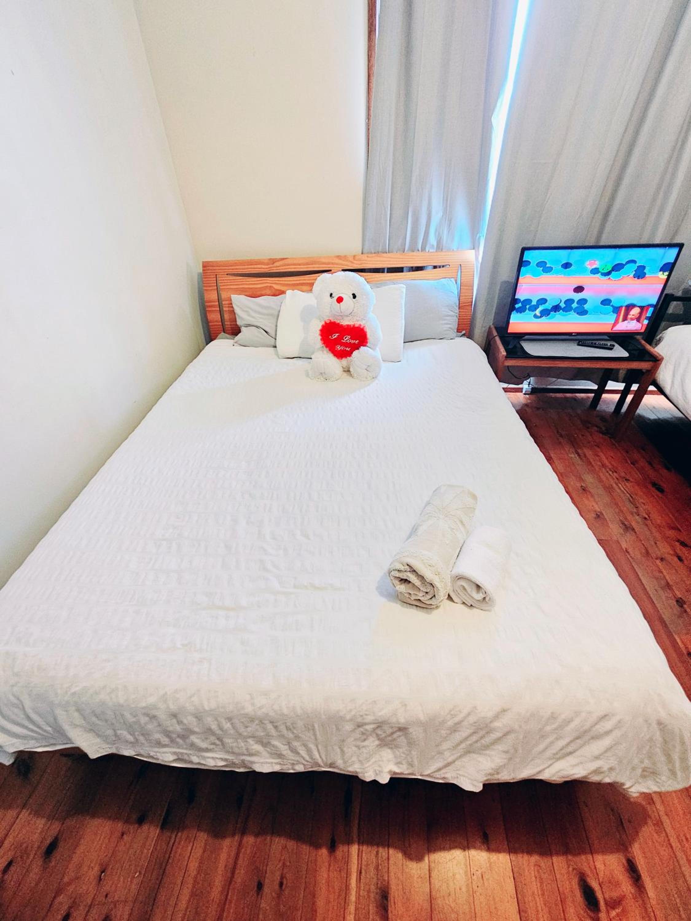 Economy Triple Room with Shared Bathroom photo 3