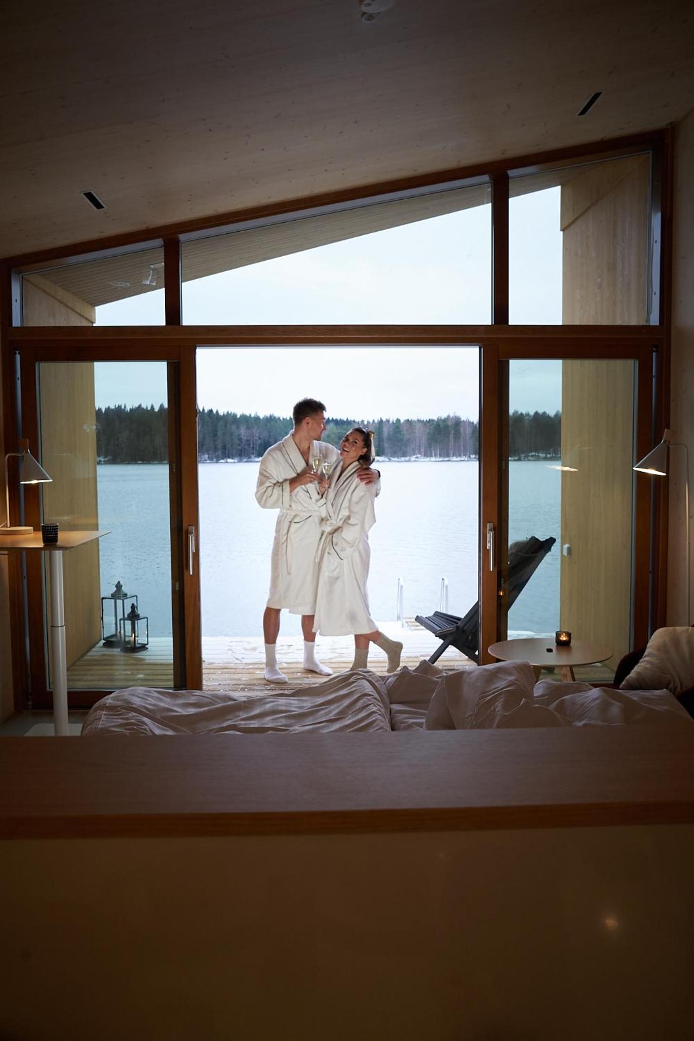 Double Room with Lake View and Sauna - Photo 2