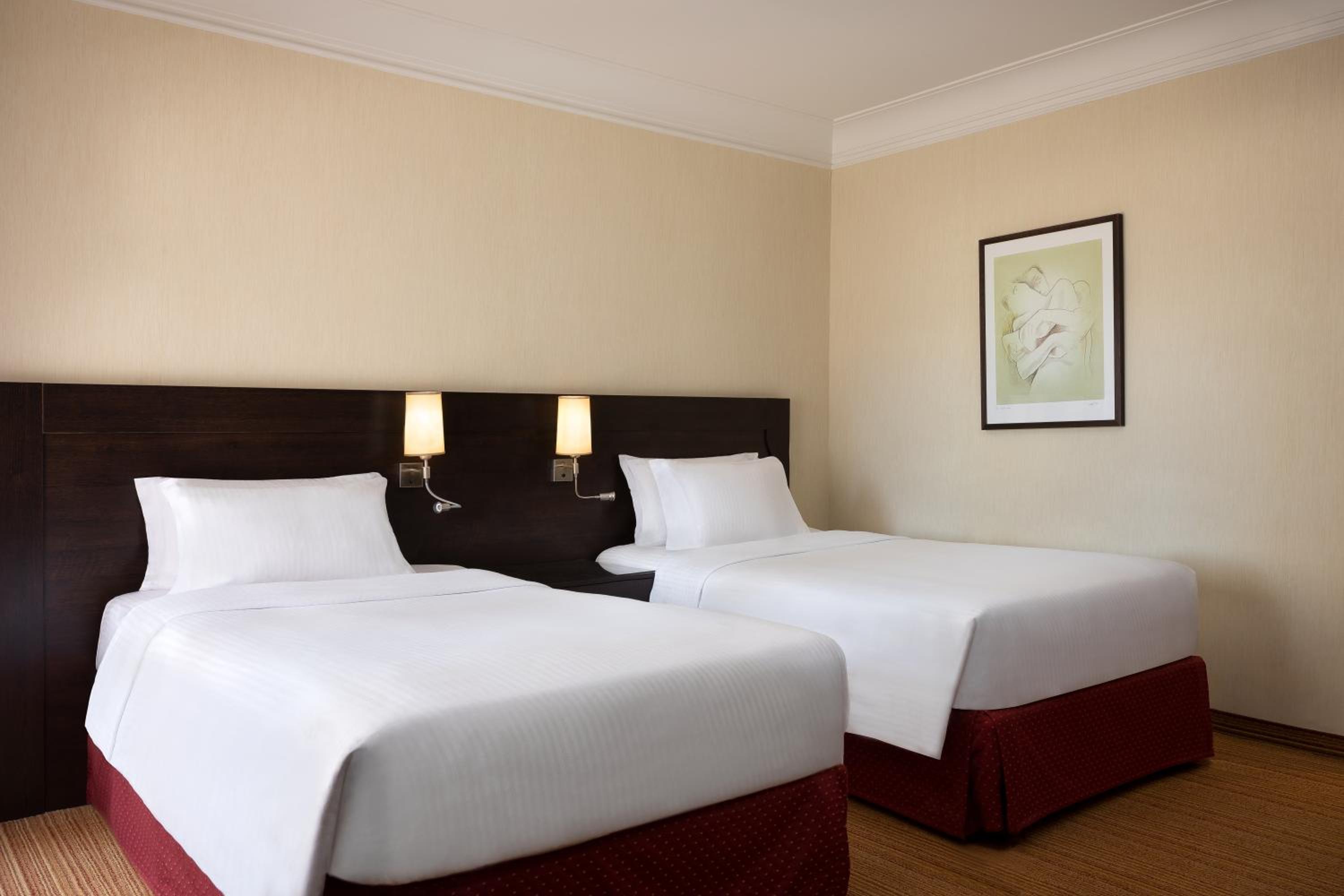 Twin Room with Dome View - High Floor