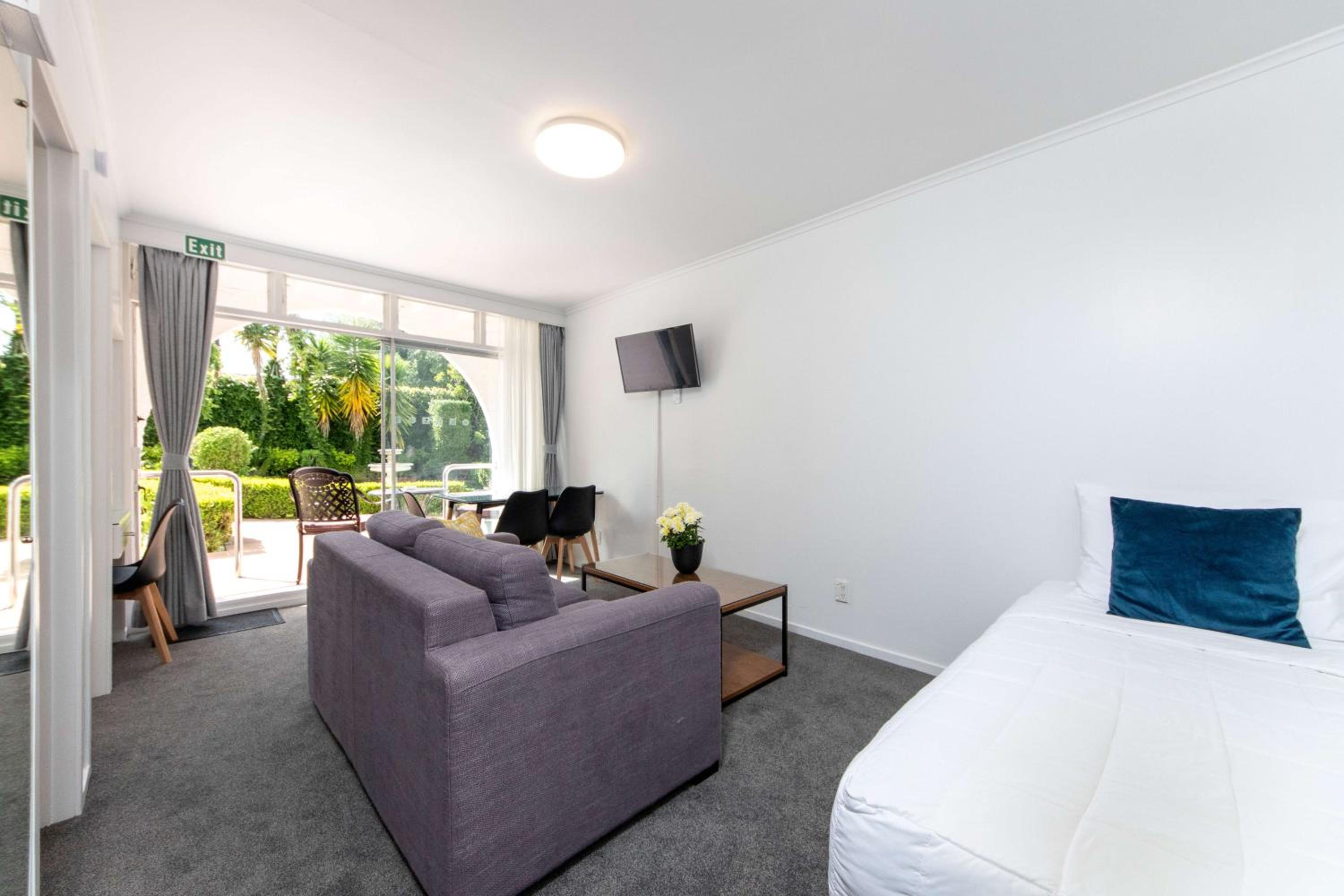 Queen Room with Garden View