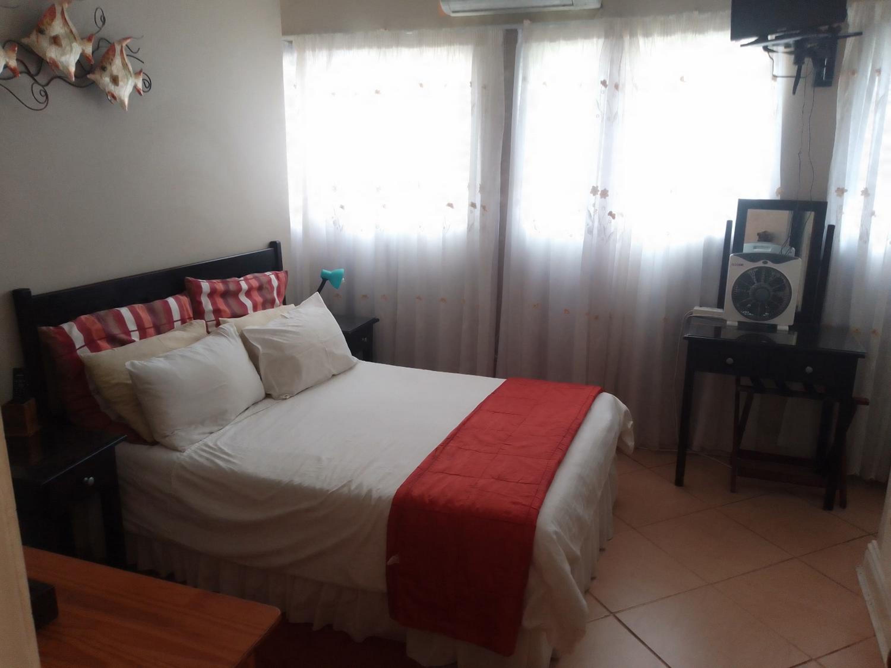 Deluxe King Room photo 3