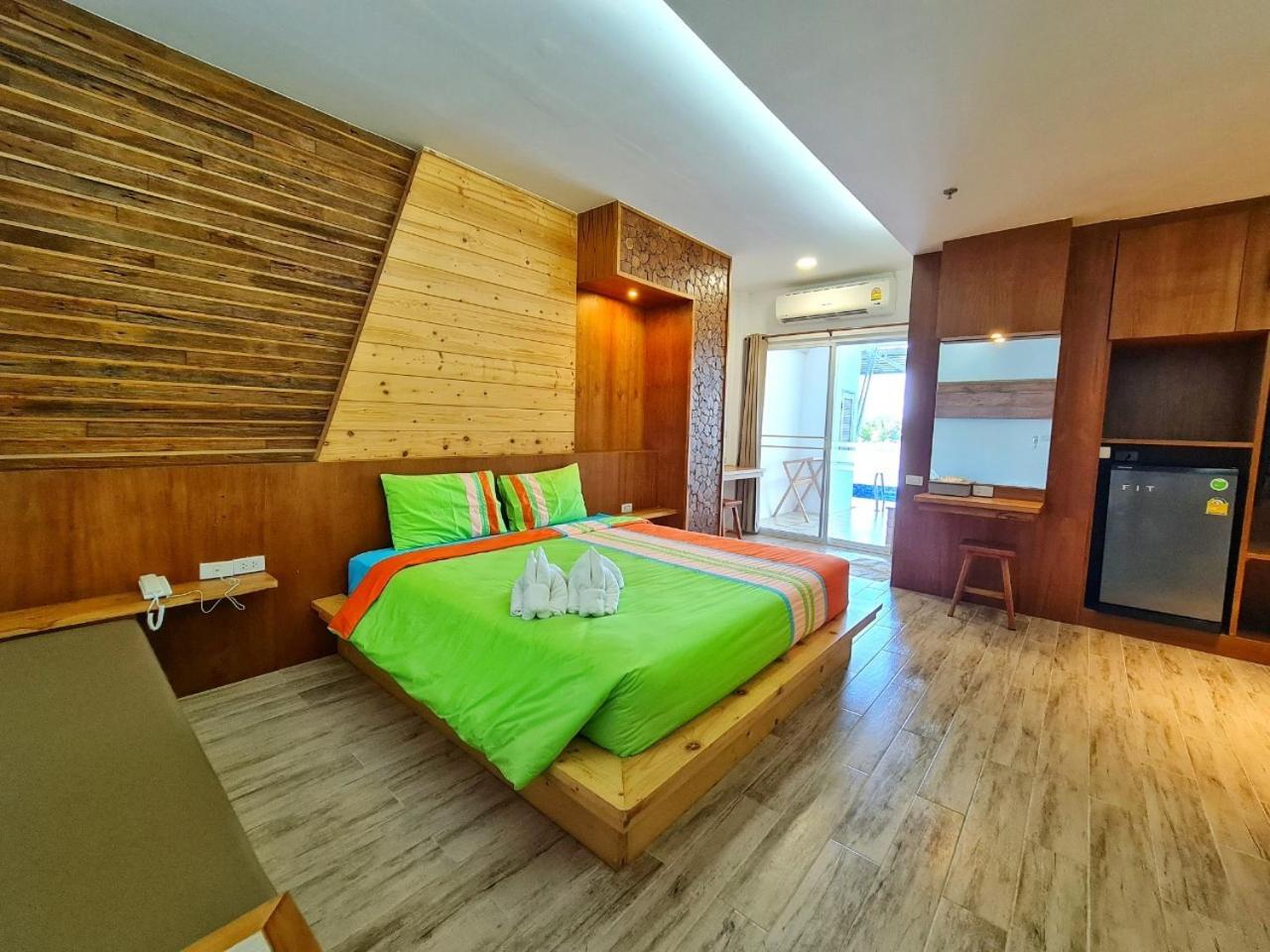 King Room with Pool View photo 2