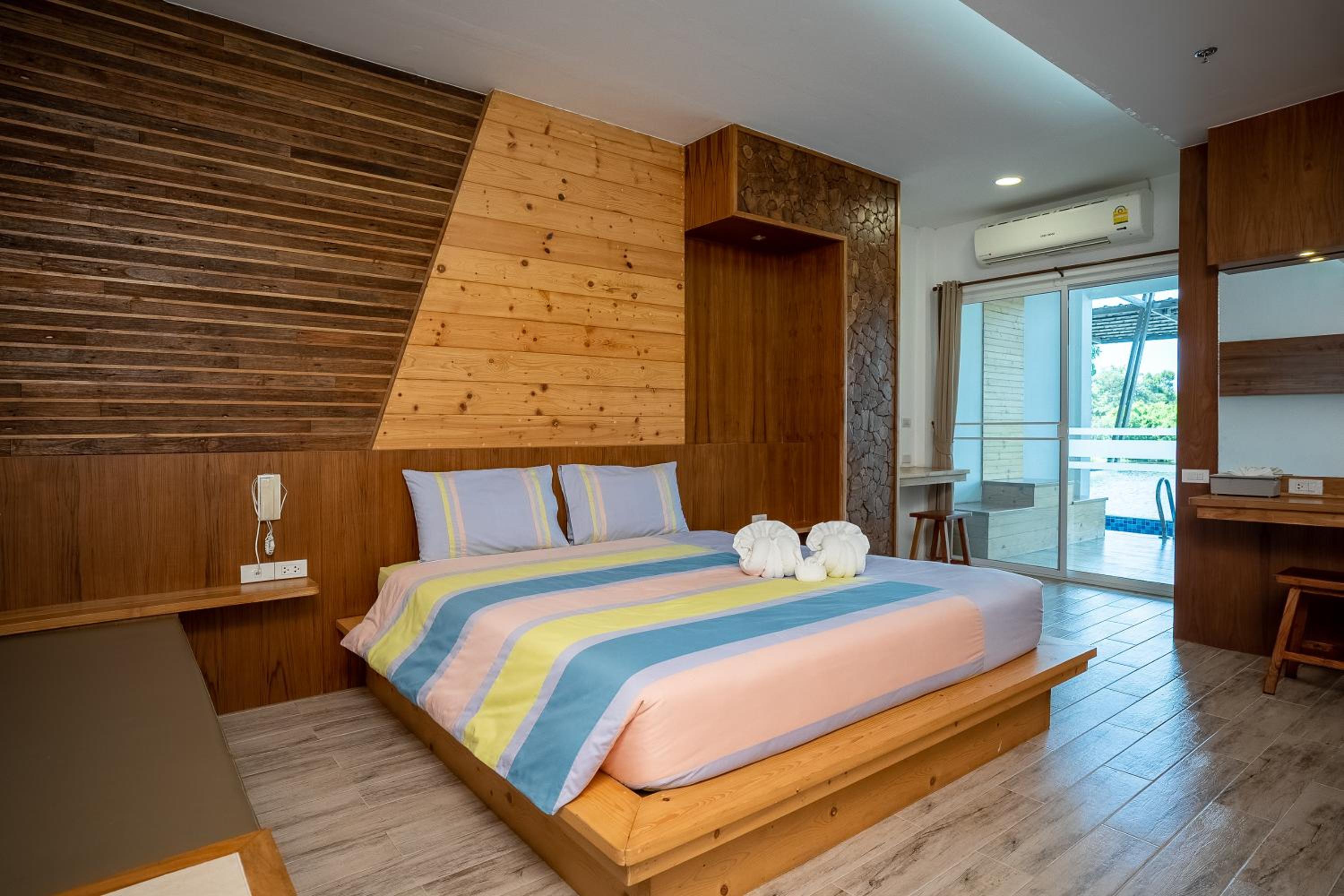 King Room with Pool View photo 1
