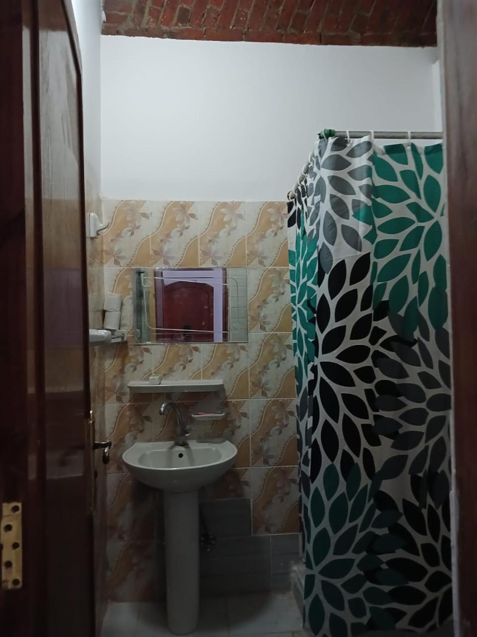 Double Room with Private Bathroom - Photo 6