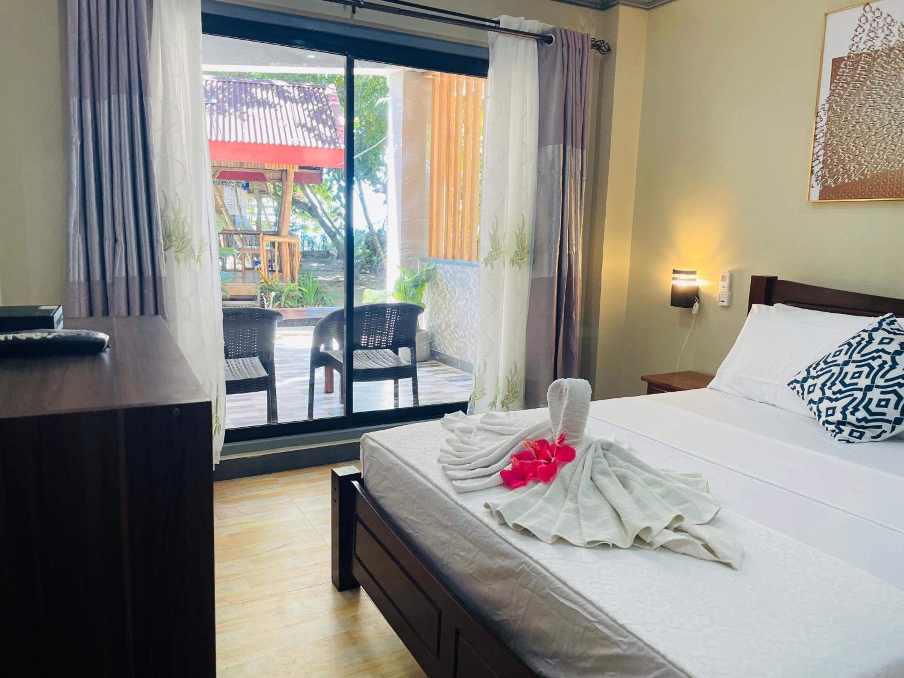 Deluxe Double Room with Sea View - Photo 11