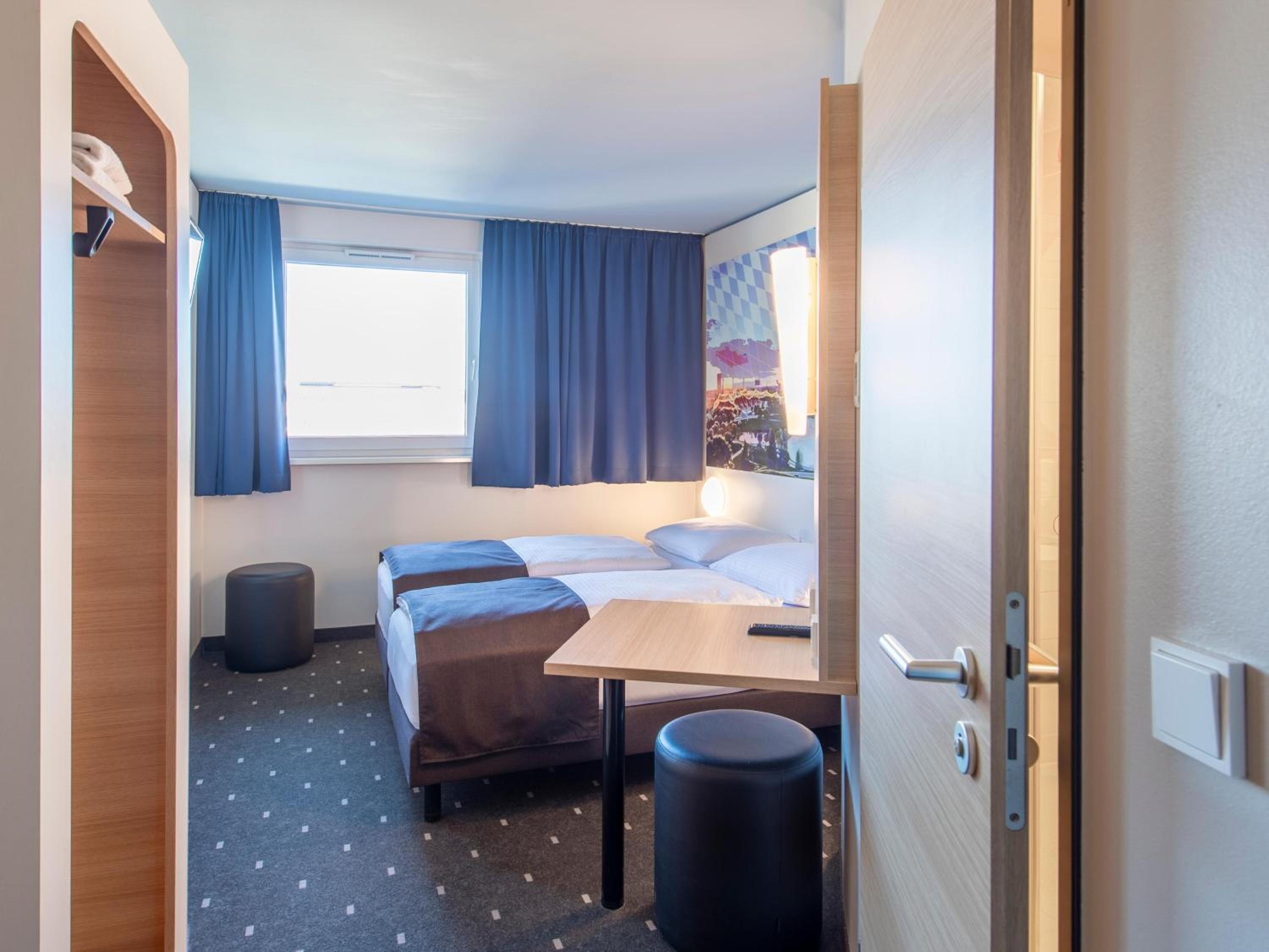 Twin Room - Photo 3