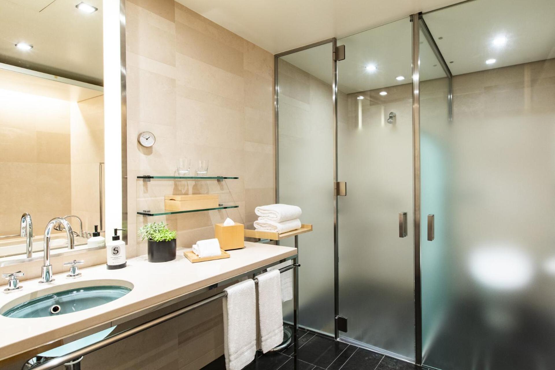 Ginza Room King photo 2
