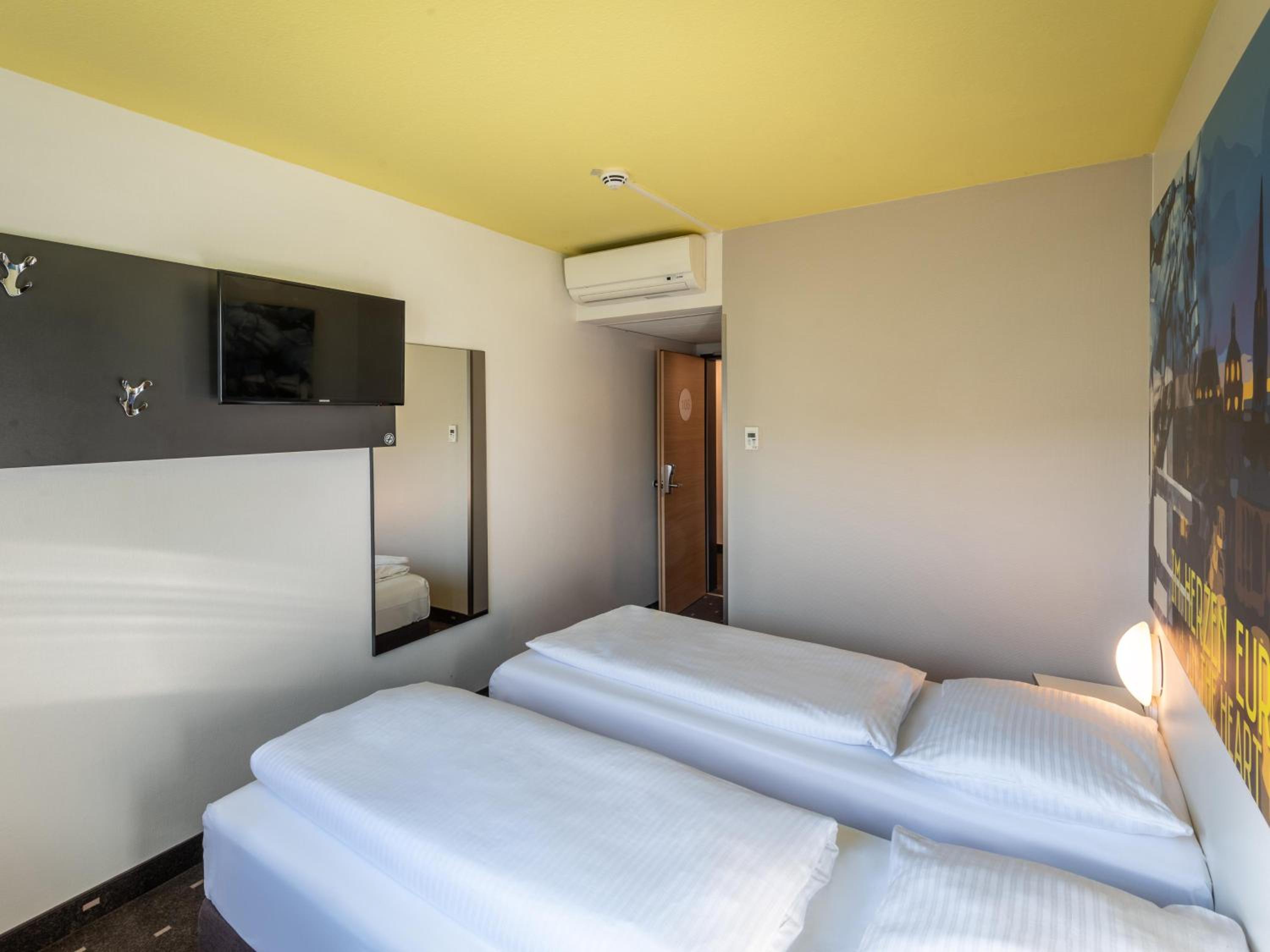Twin Room - Photo 1
