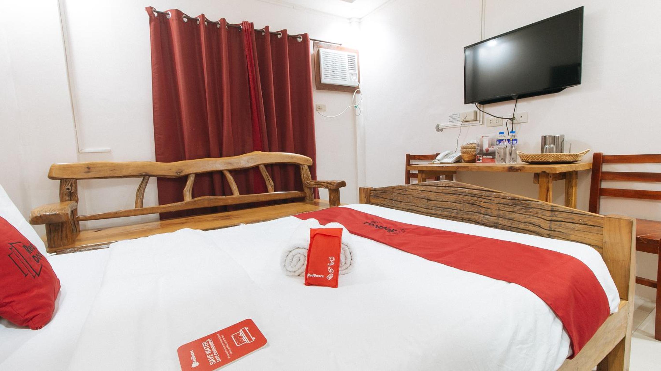 Deluxe Room - Photo 6