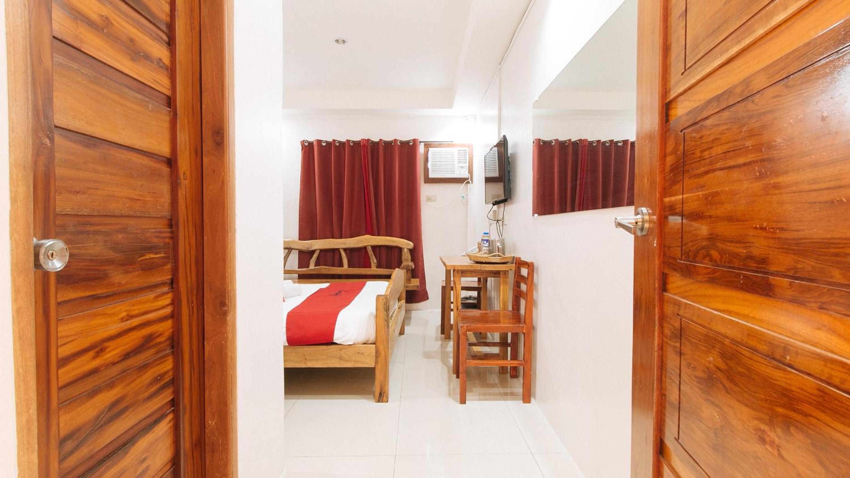 Deluxe Room - Photo 4