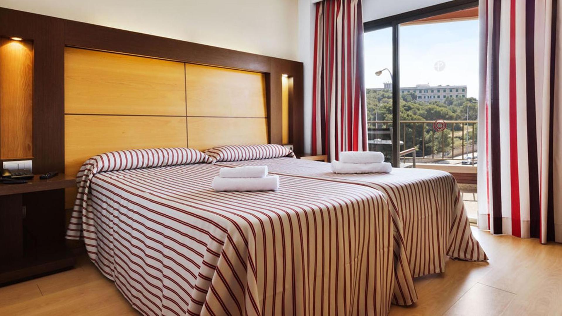 Double Room with Pool View photo 2