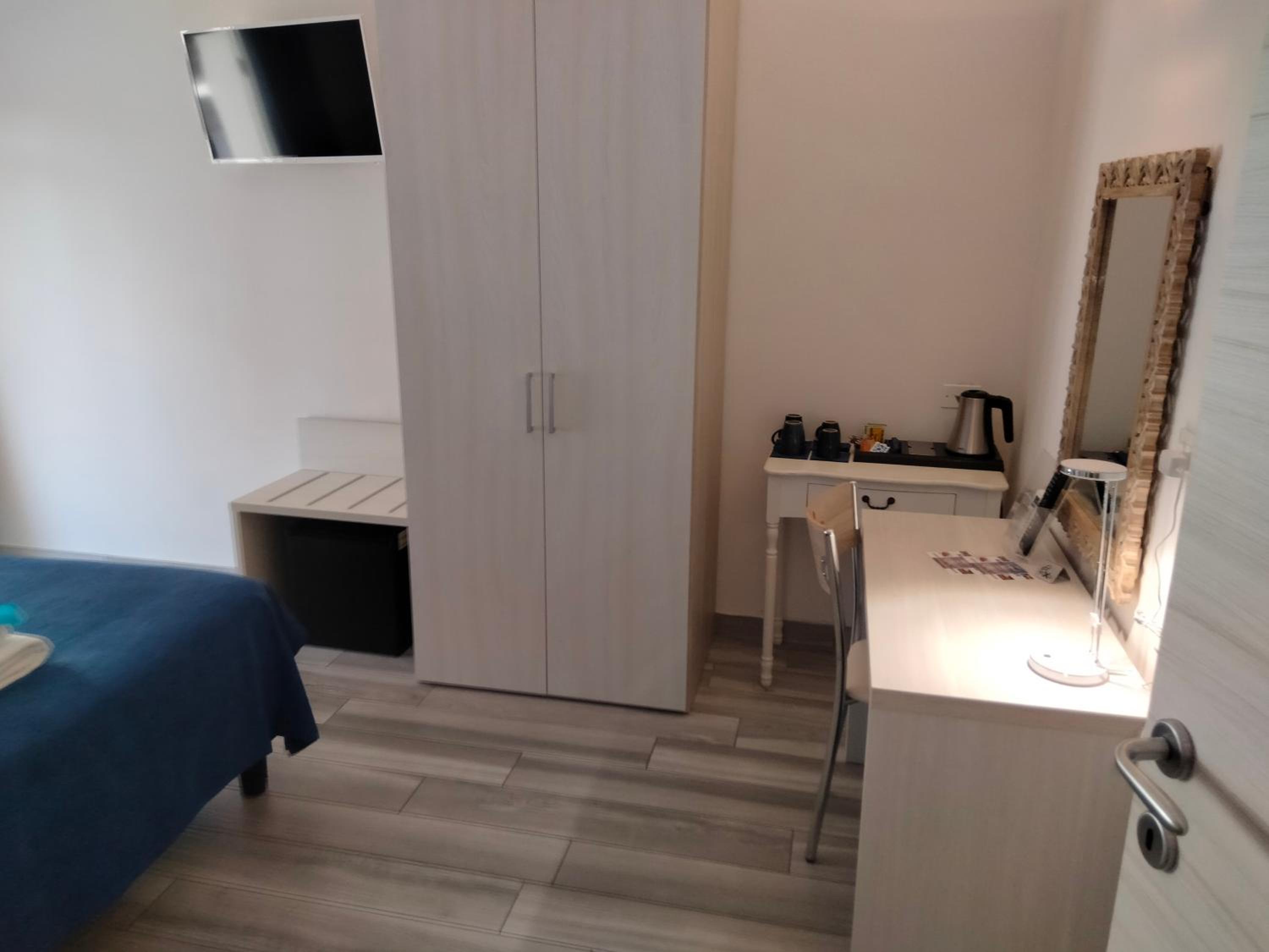 Double or Twin Room with Private Bathroom - Photo 1