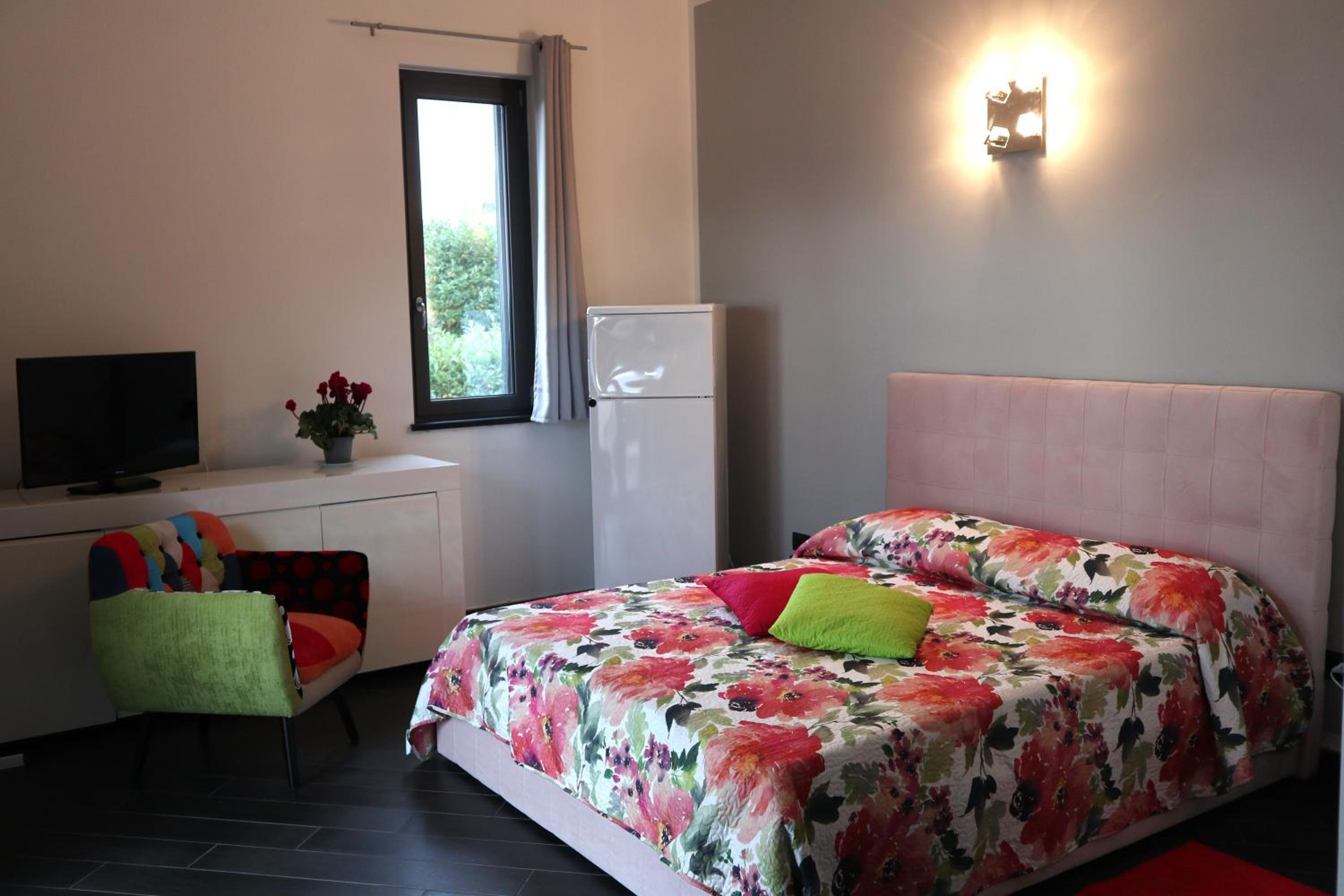 Deluxe Double Room with Balcony and Sea View - Photo 1