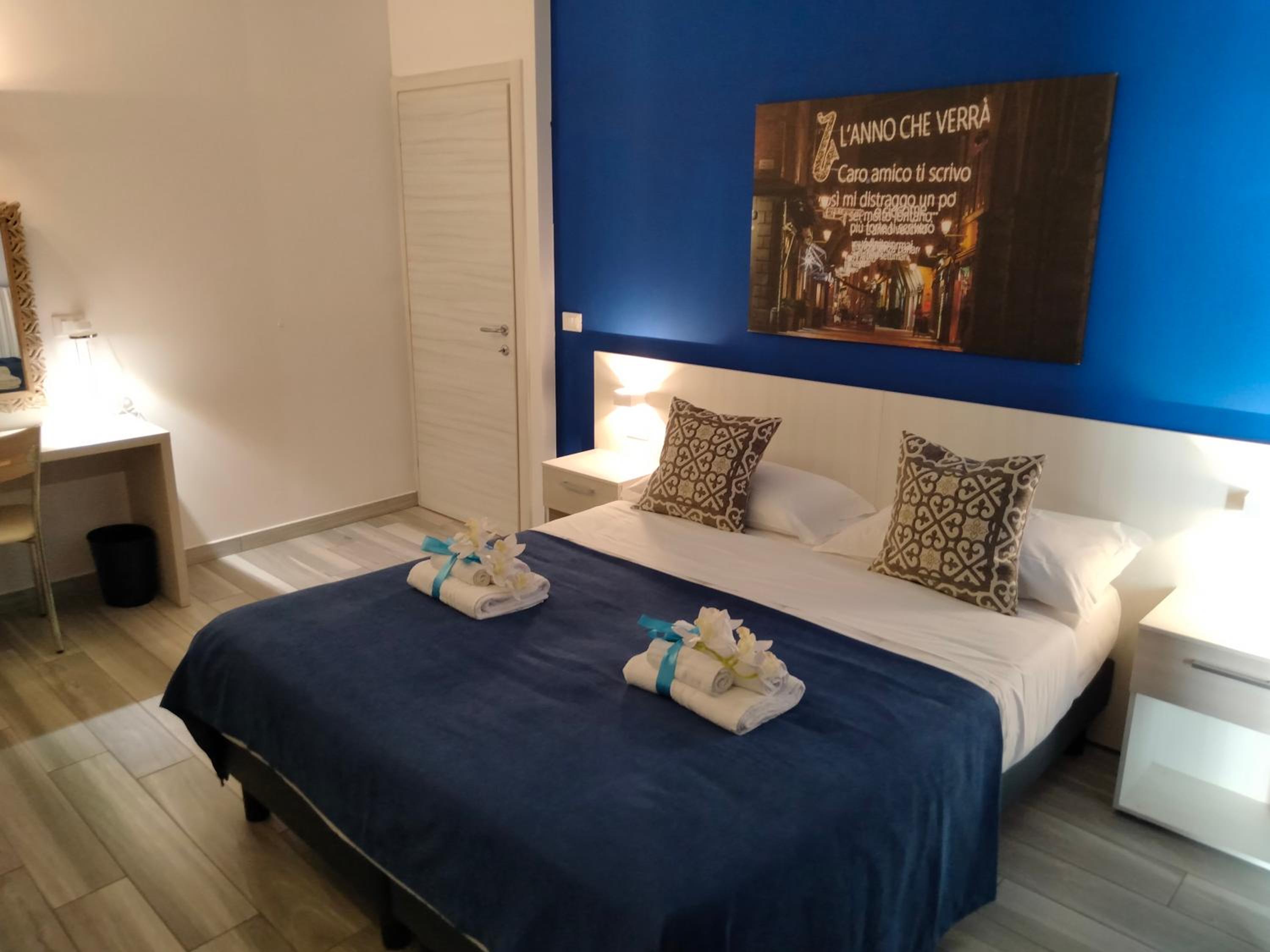 Double or Twin Room with Private Bathroom - Photo 23
