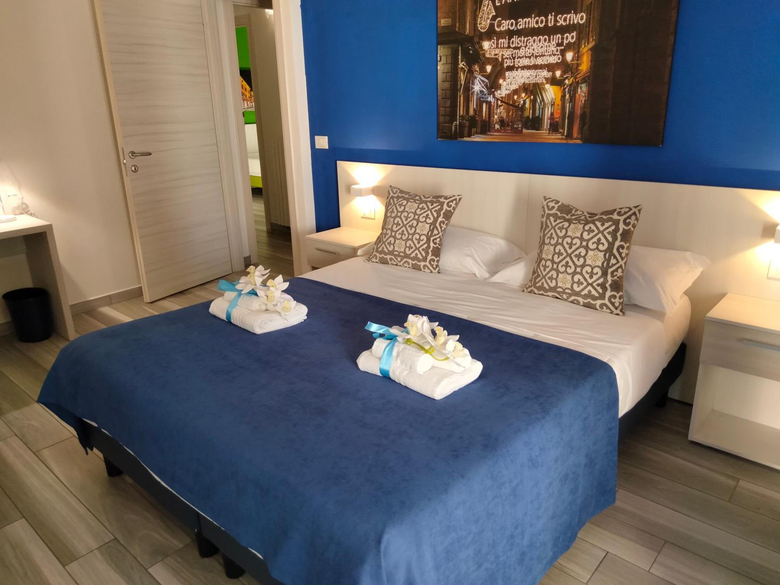 Double or Twin Room with Private Bathroom - Photo 19