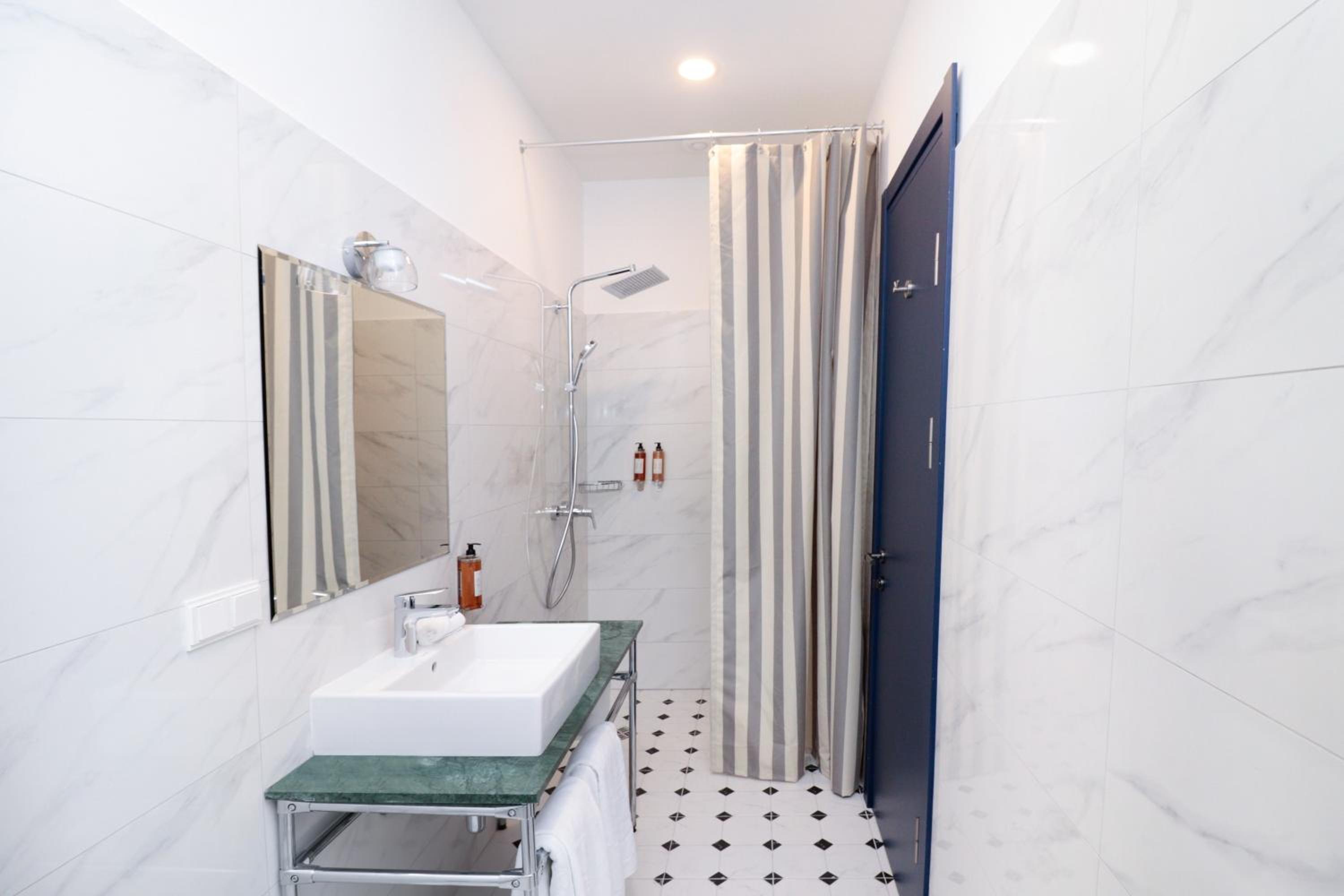 Double Room with Terrace - Photo 11