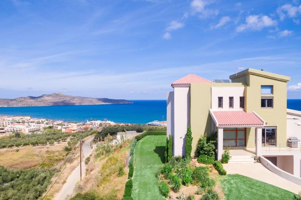 Villa photo 3