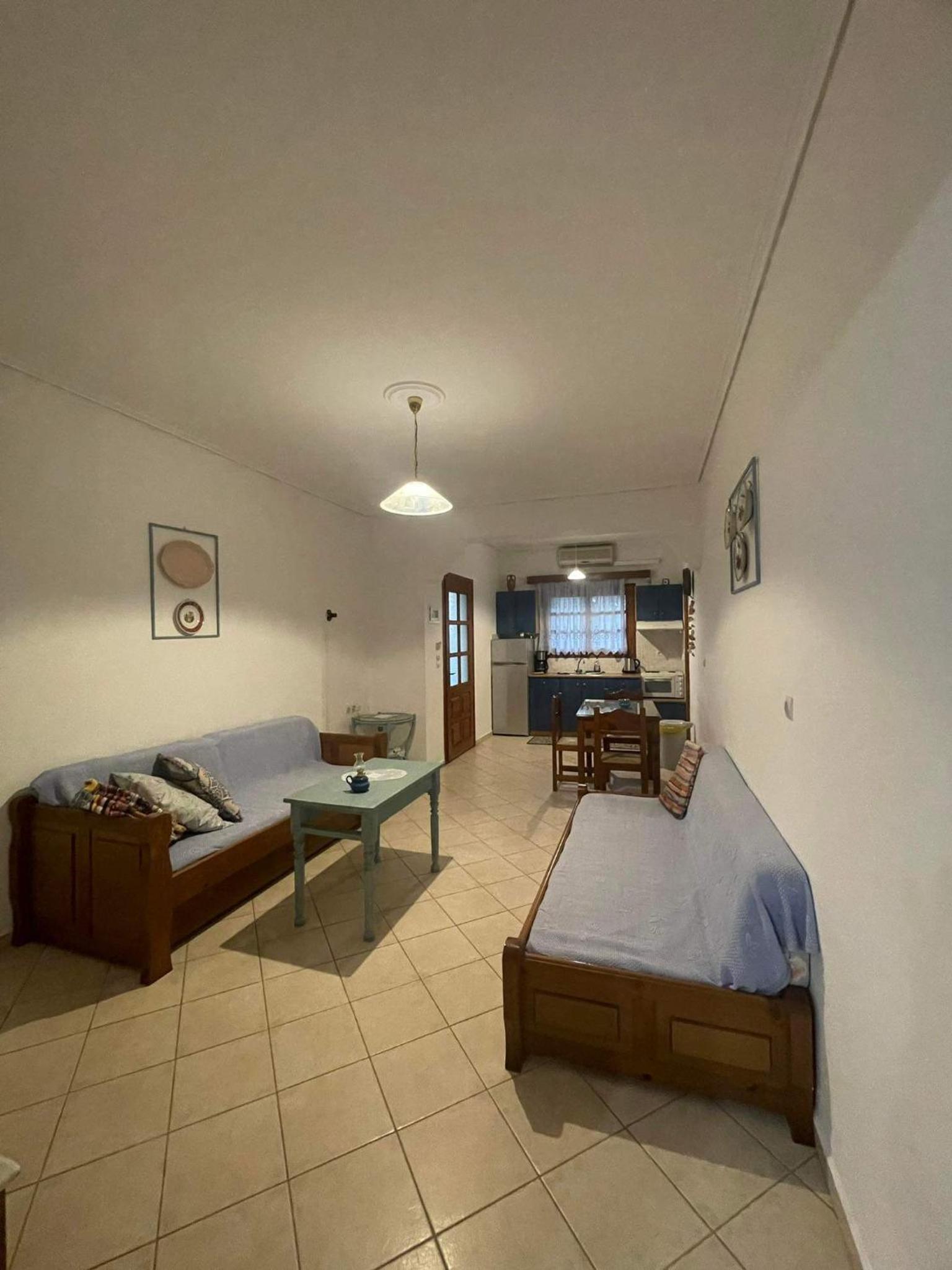 One-Bedroom Apartment (4-5 Adults) photo 2