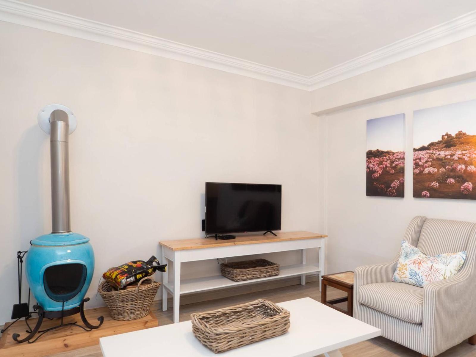 Queen Suite with Sea View - Photo 7