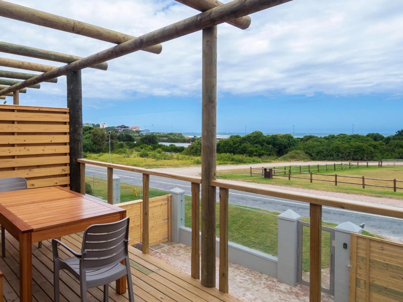 Queen Suite with Sea View - Photo 8