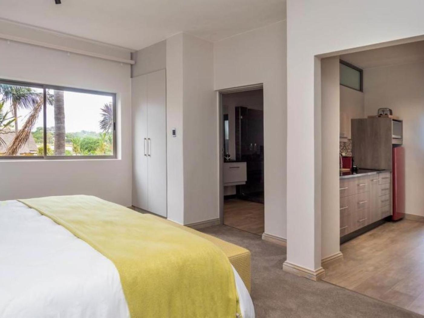 Deluxe Suite with Sea View - Photo 3