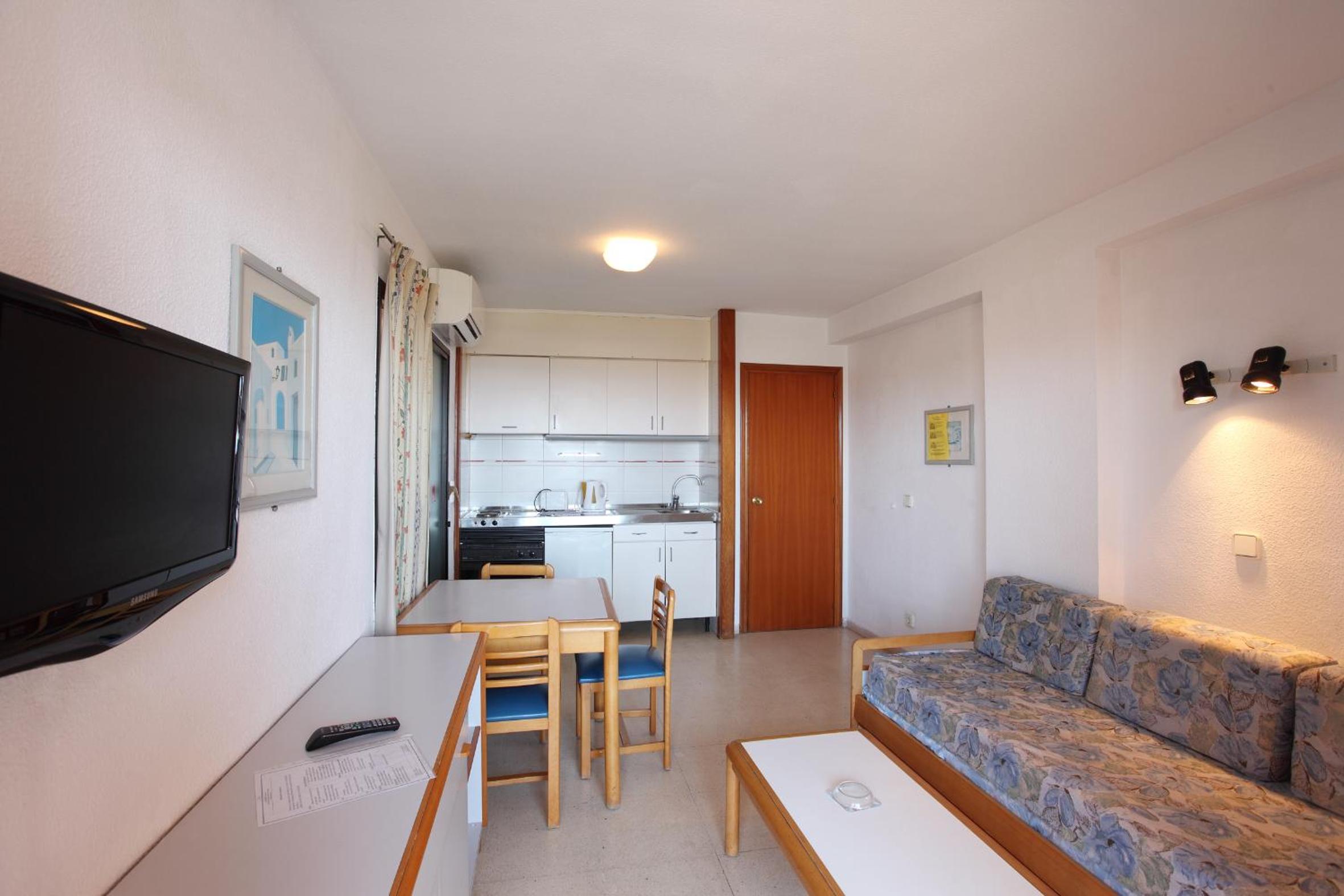One-Bedroom Apartment (1-4 Adults)
