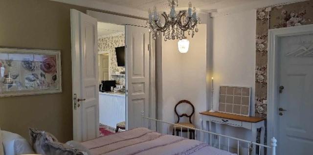 Double Room With Shared Bathroom photo 1