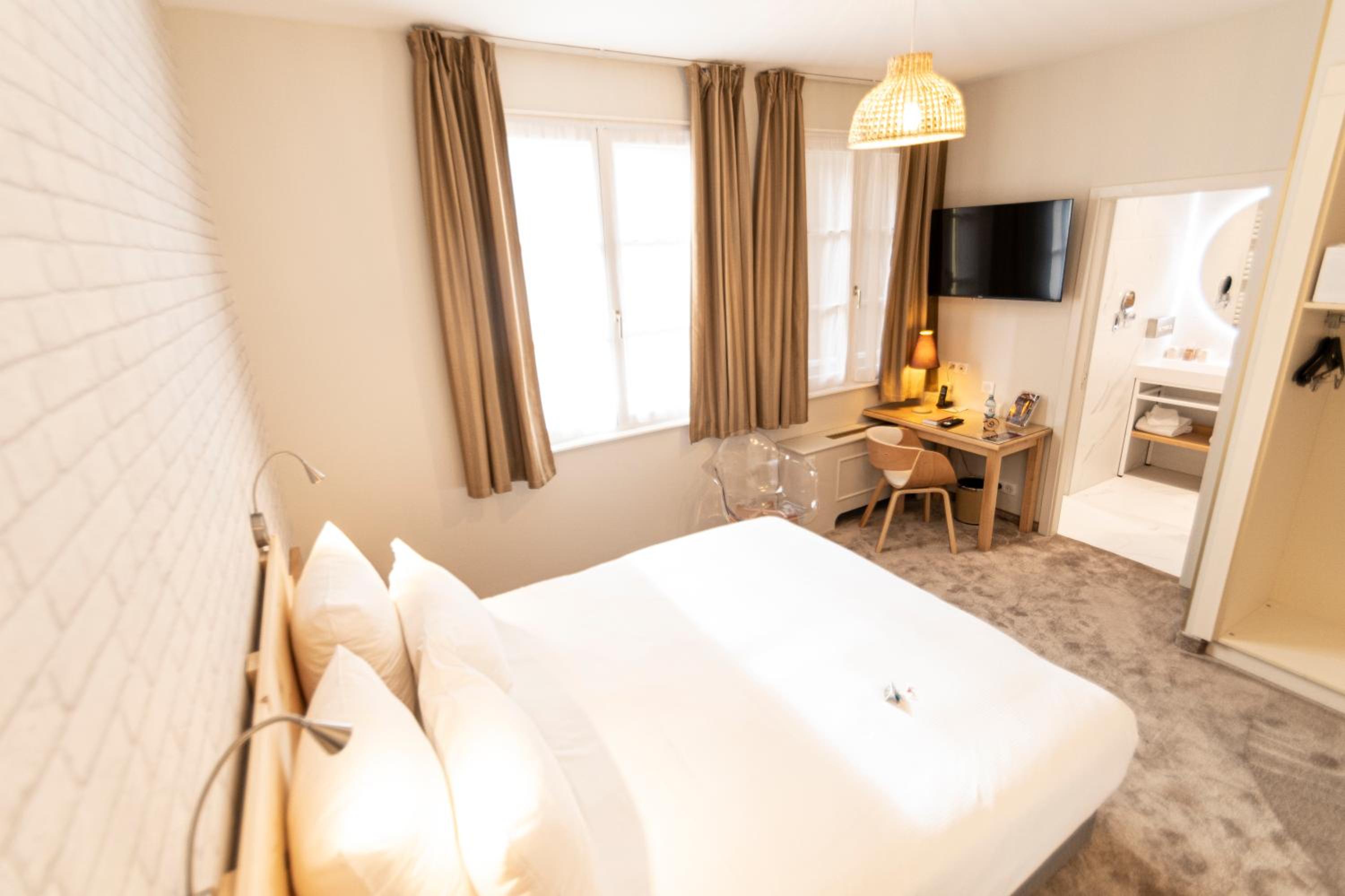 Comfort Double Room with Shower or Bath - Photo 7