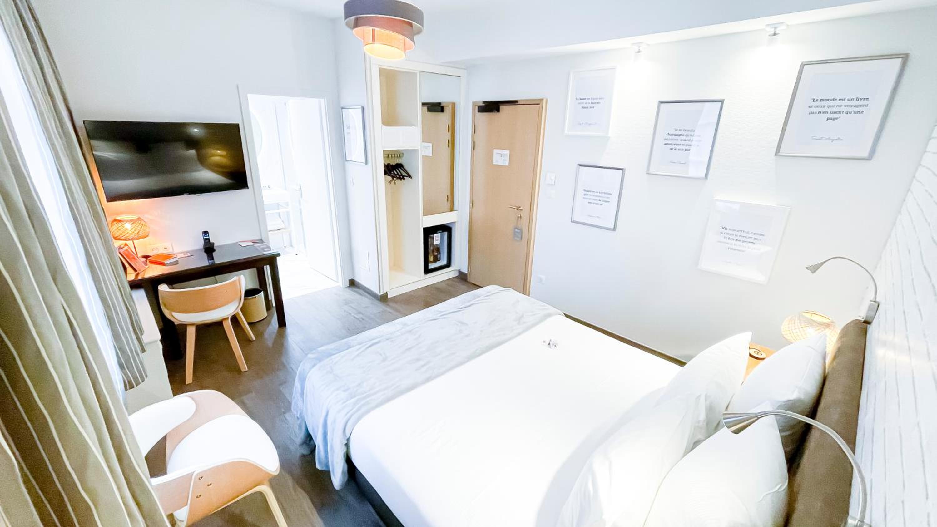Comfort Double Room with Shower or Bath - Photo 12