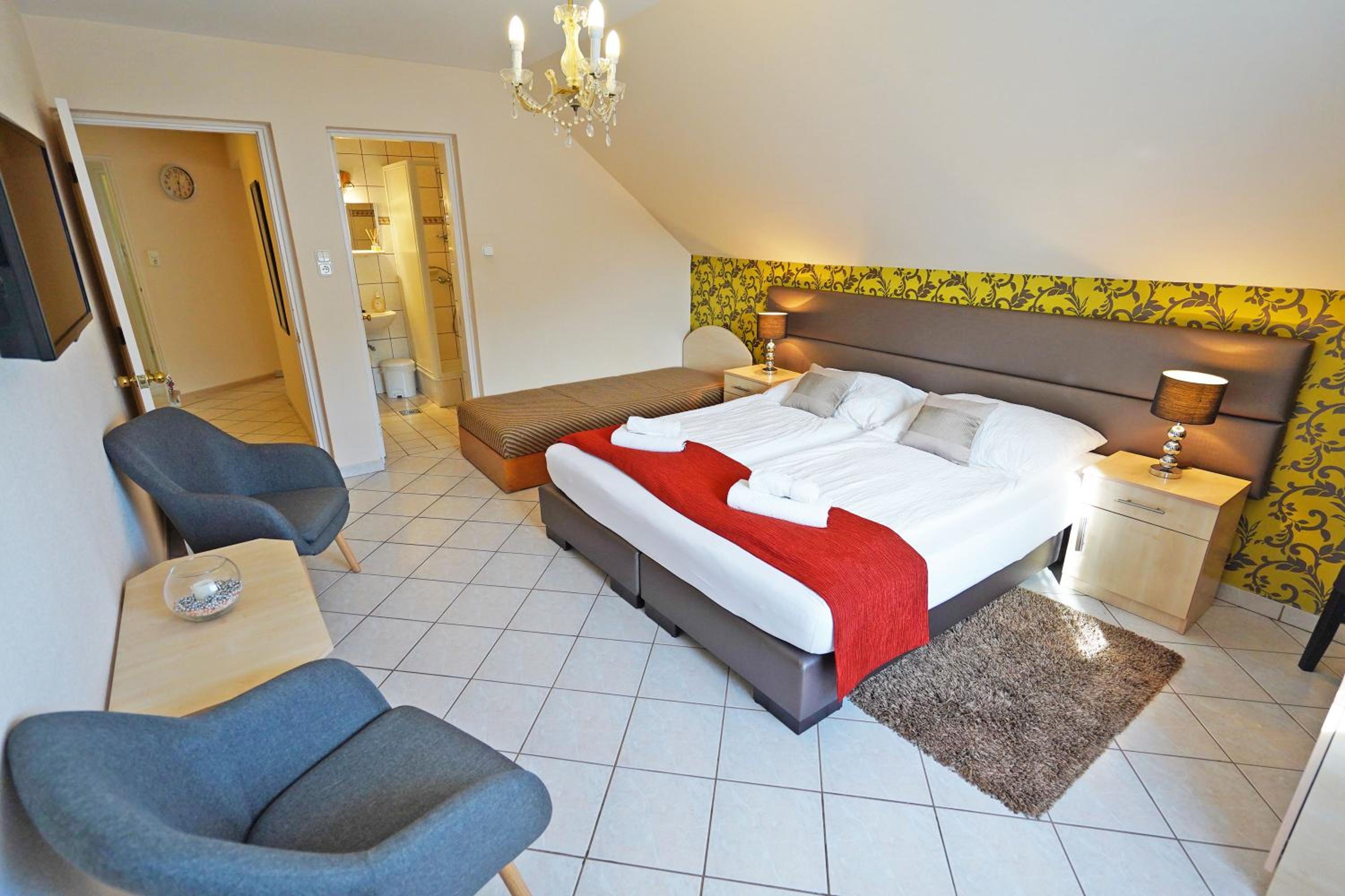 Two-Bedroom Apartment with Balcony photo 2